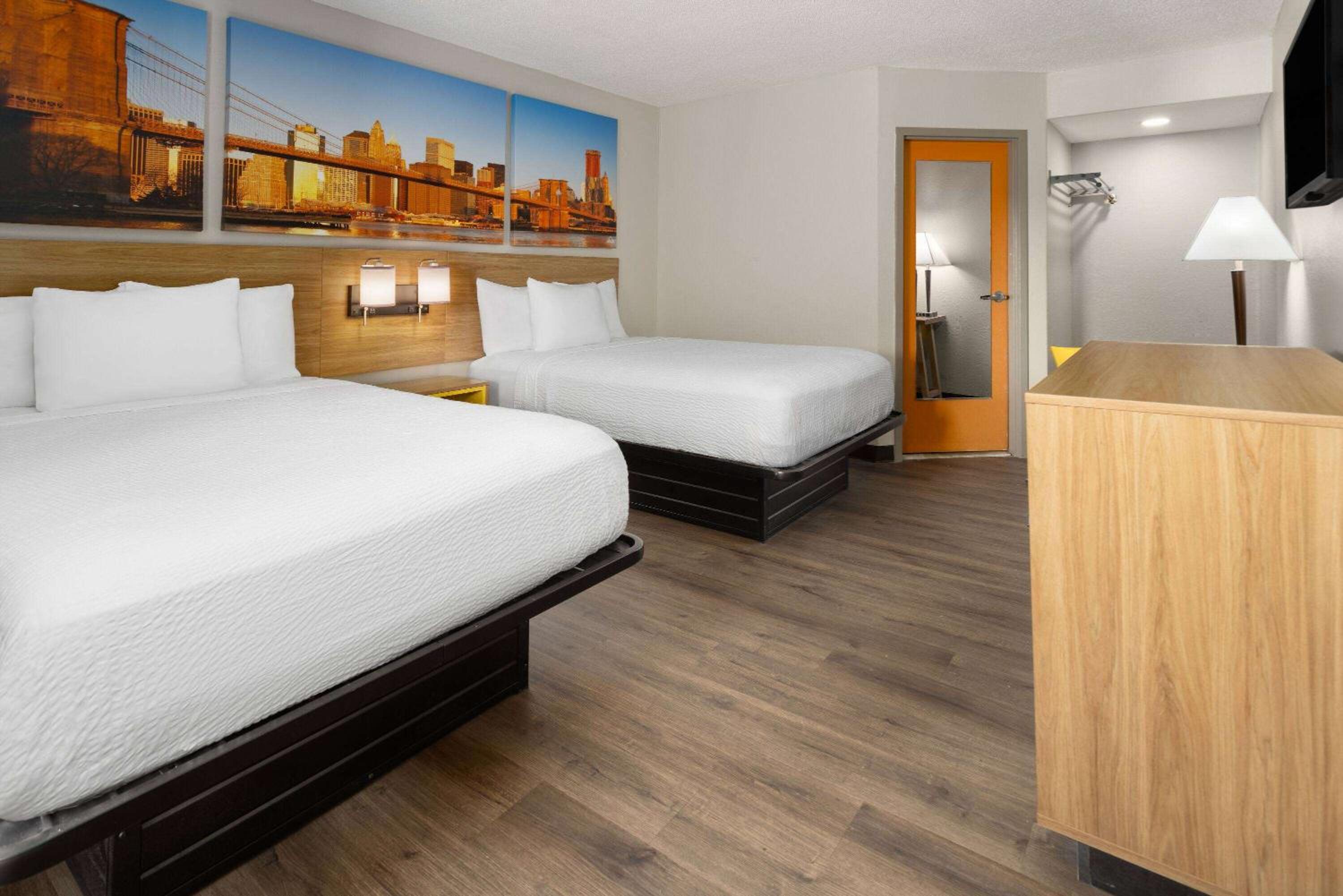 Double Room with Two Double Beds - Smoking - Photo 1