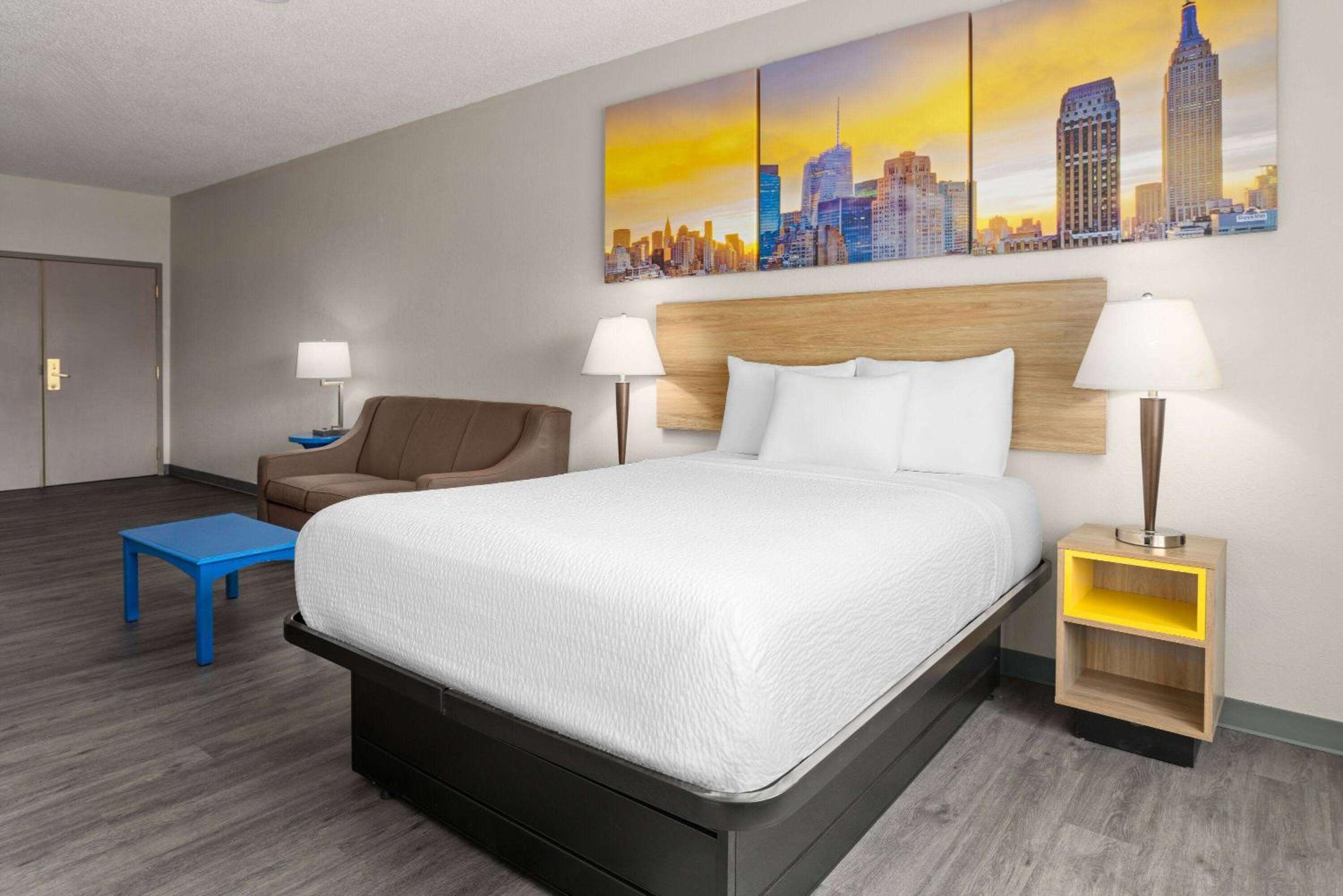 Superior King Suite - Non-Smoking - Photo 1