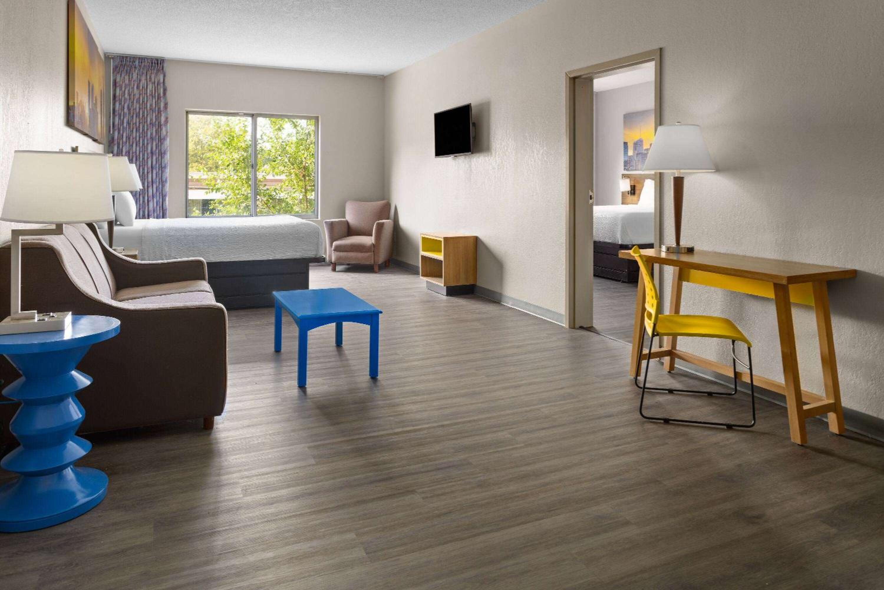 Superior King Suite - Non-Smoking - Photo 6