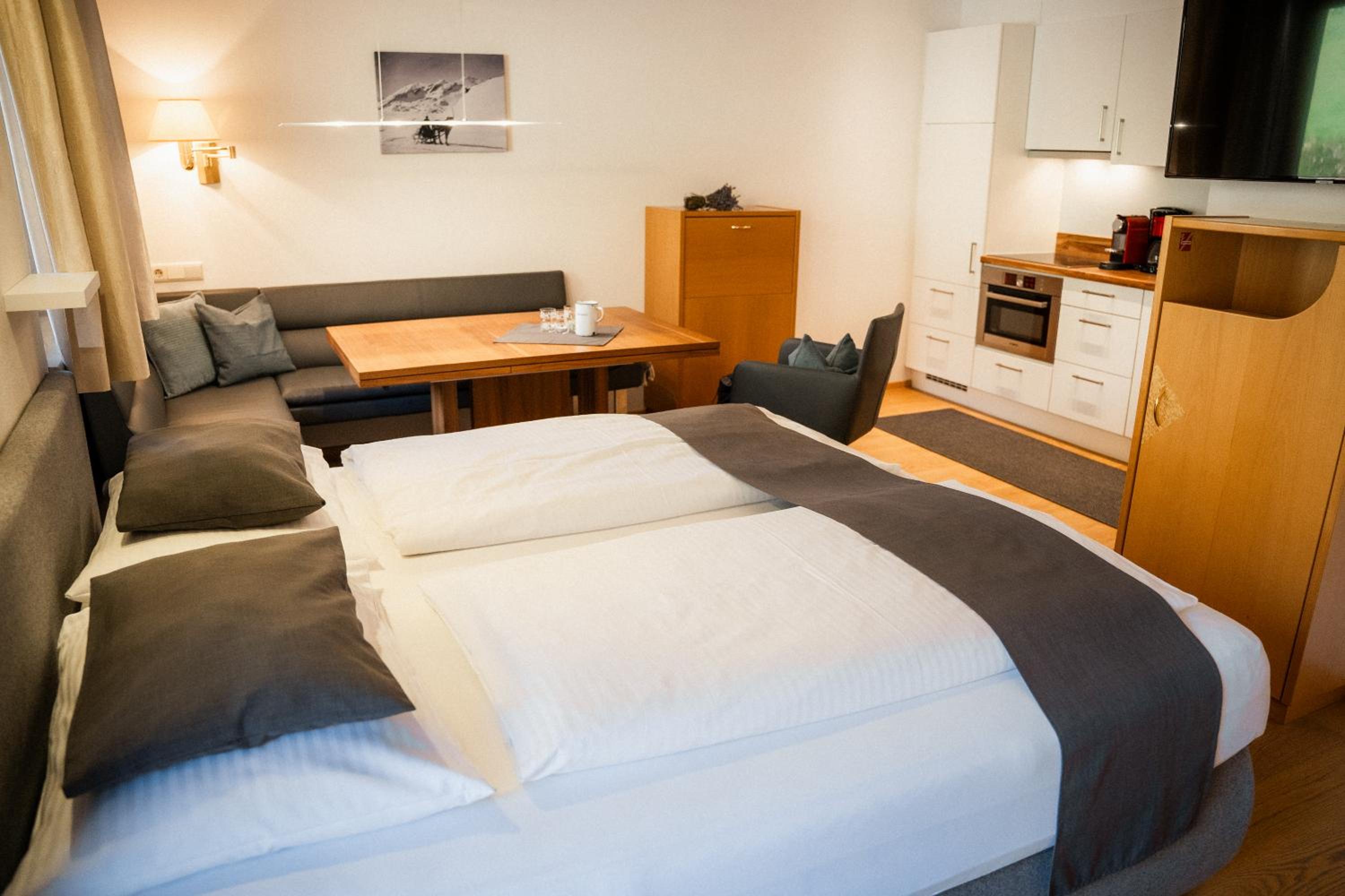 Comfort Two-Bedroom Apartment with Balcony photo 1