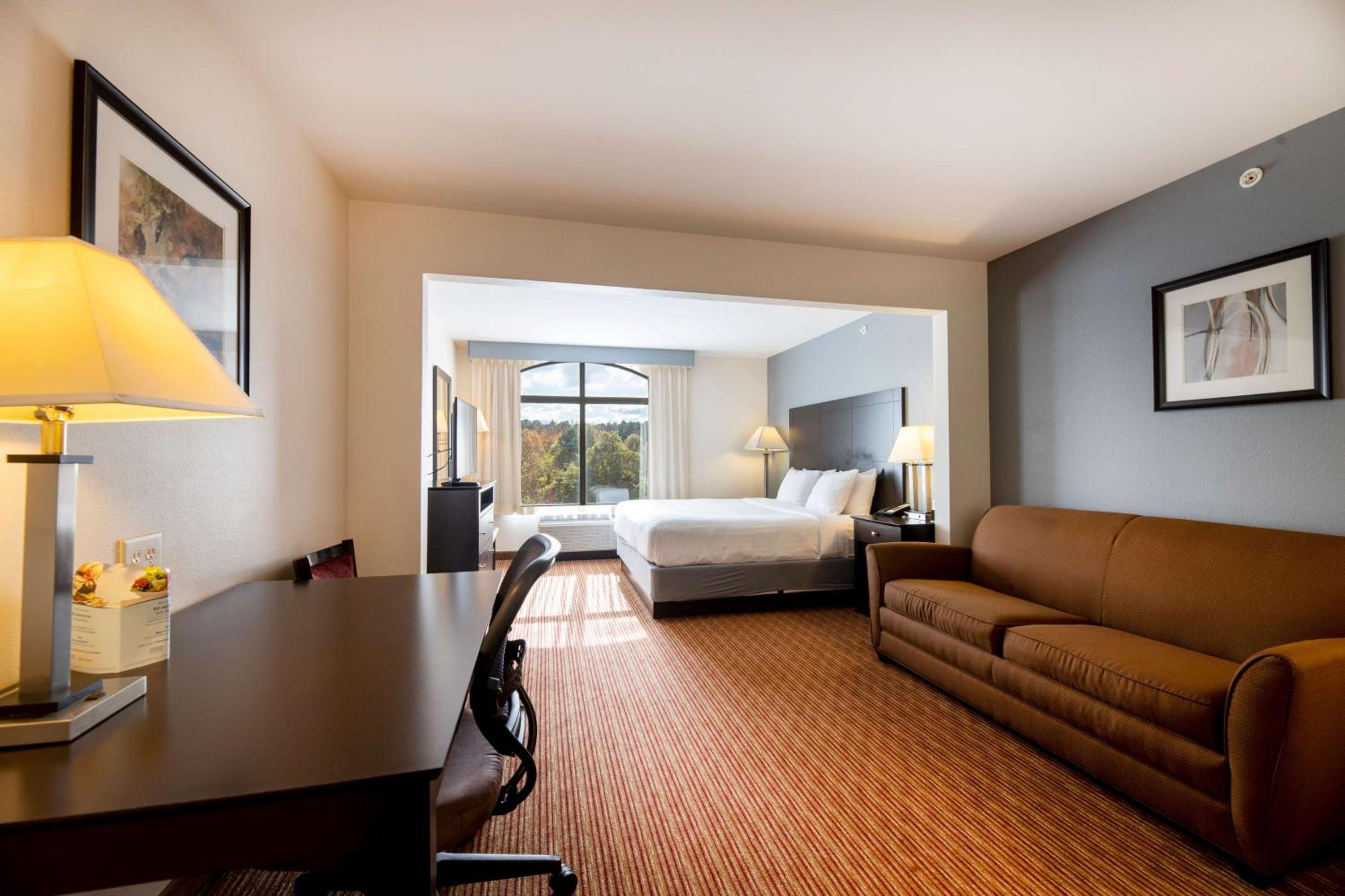 Deluxe King Room - Non-Smoking photo 1