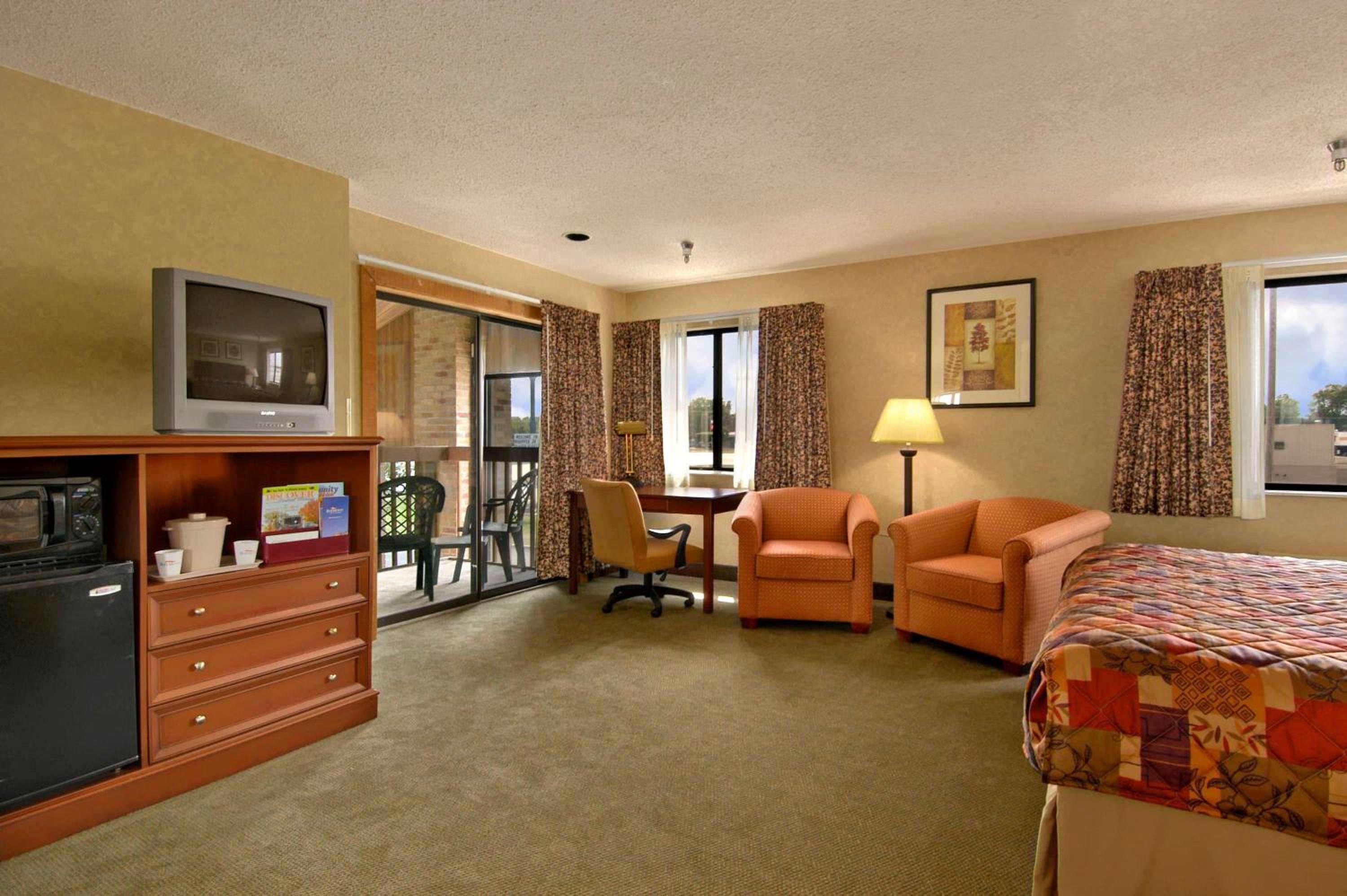 King Studio Suite - Non-Smoking - Photo 6
