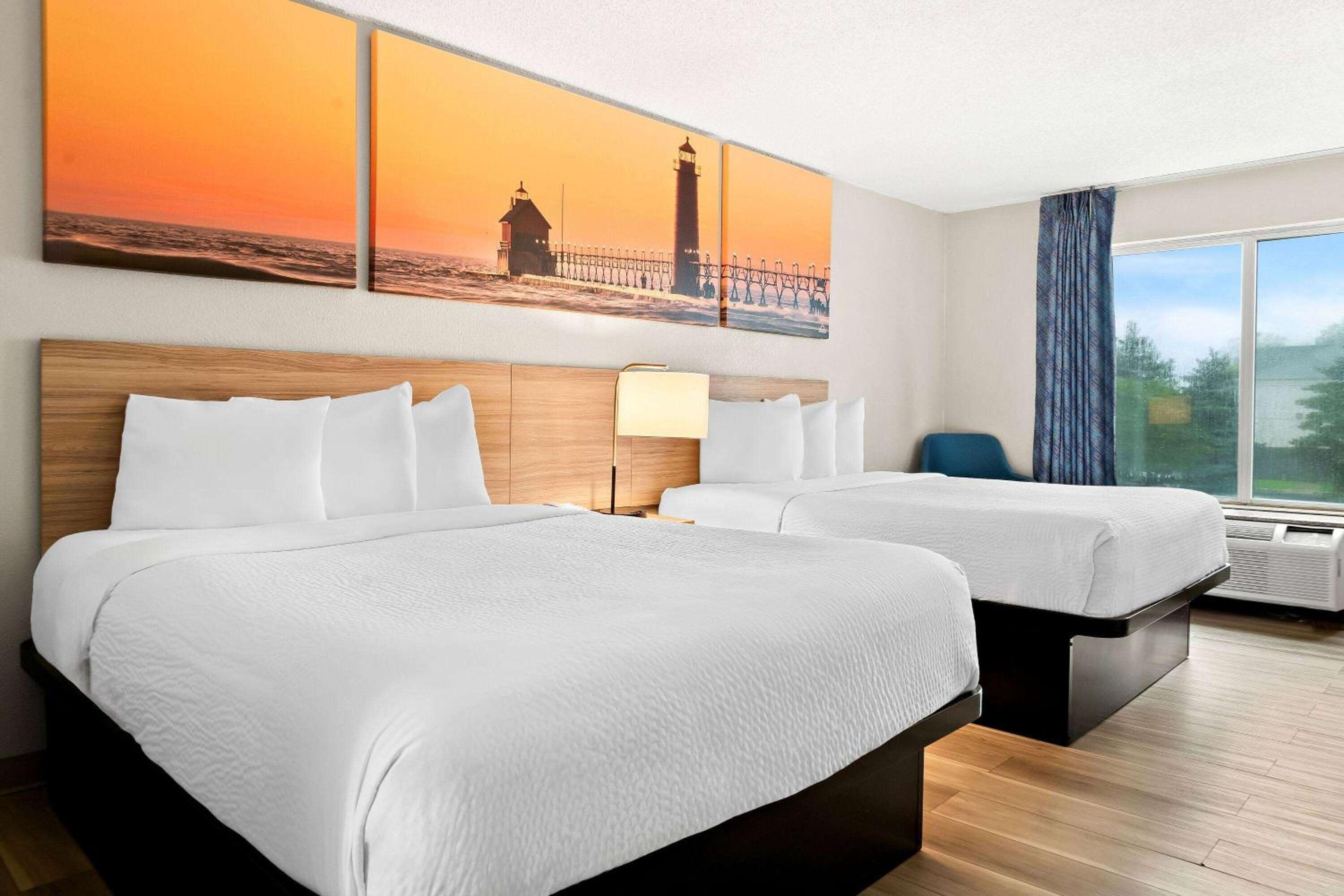 Queen Room with Two Queen Beds - Non-Smoking - Photo 1