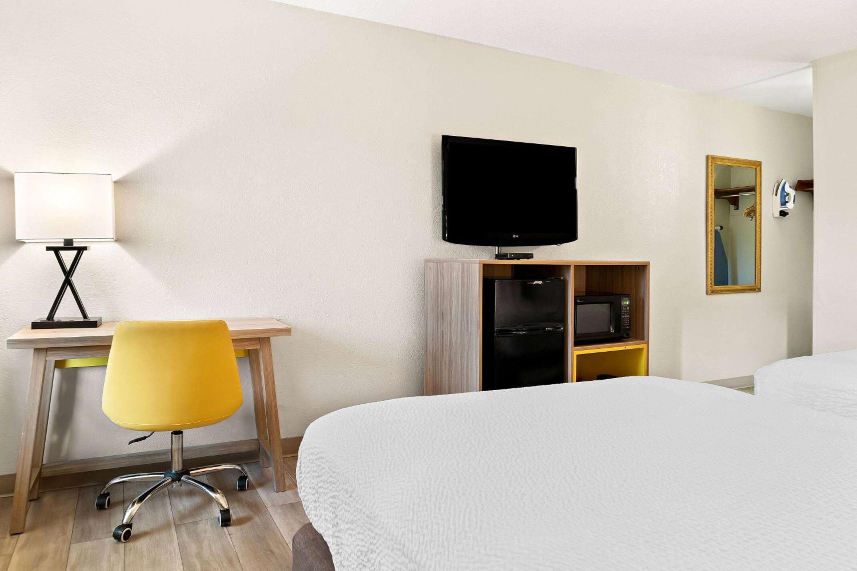 Double Room with Two Double Beds - Non-Smoking - Photo 2