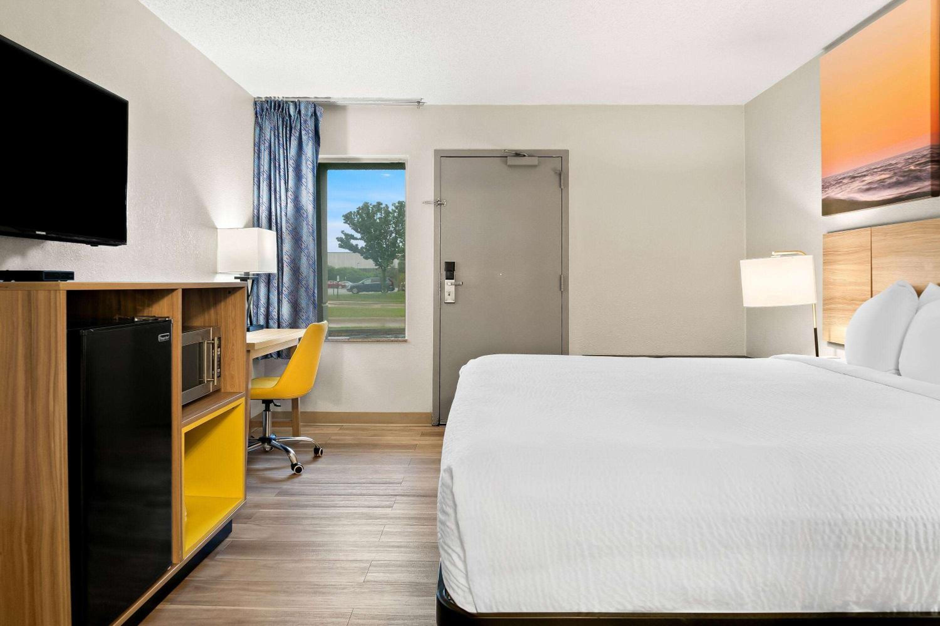 King Room - Disability Access - Non-Smoking - Photo 1