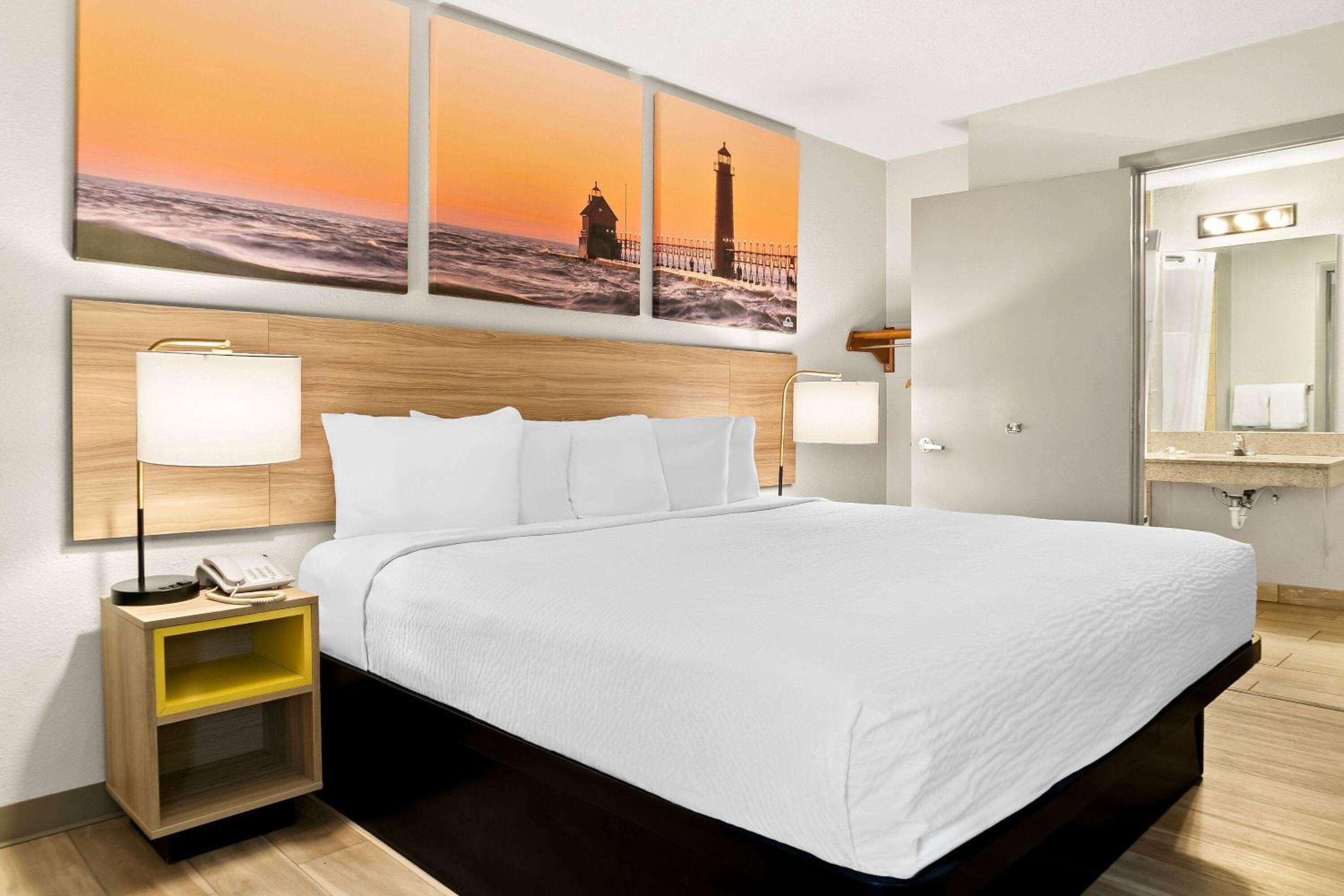 King Room - Disability Access - Non-Smoking - Photo 4