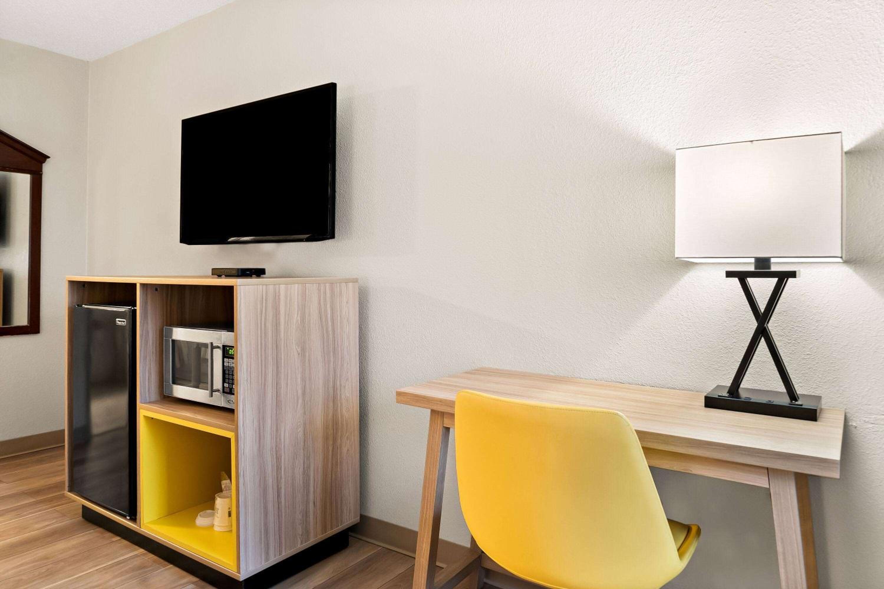 King Room - Disability Access - Non-Smoking - Photo 2