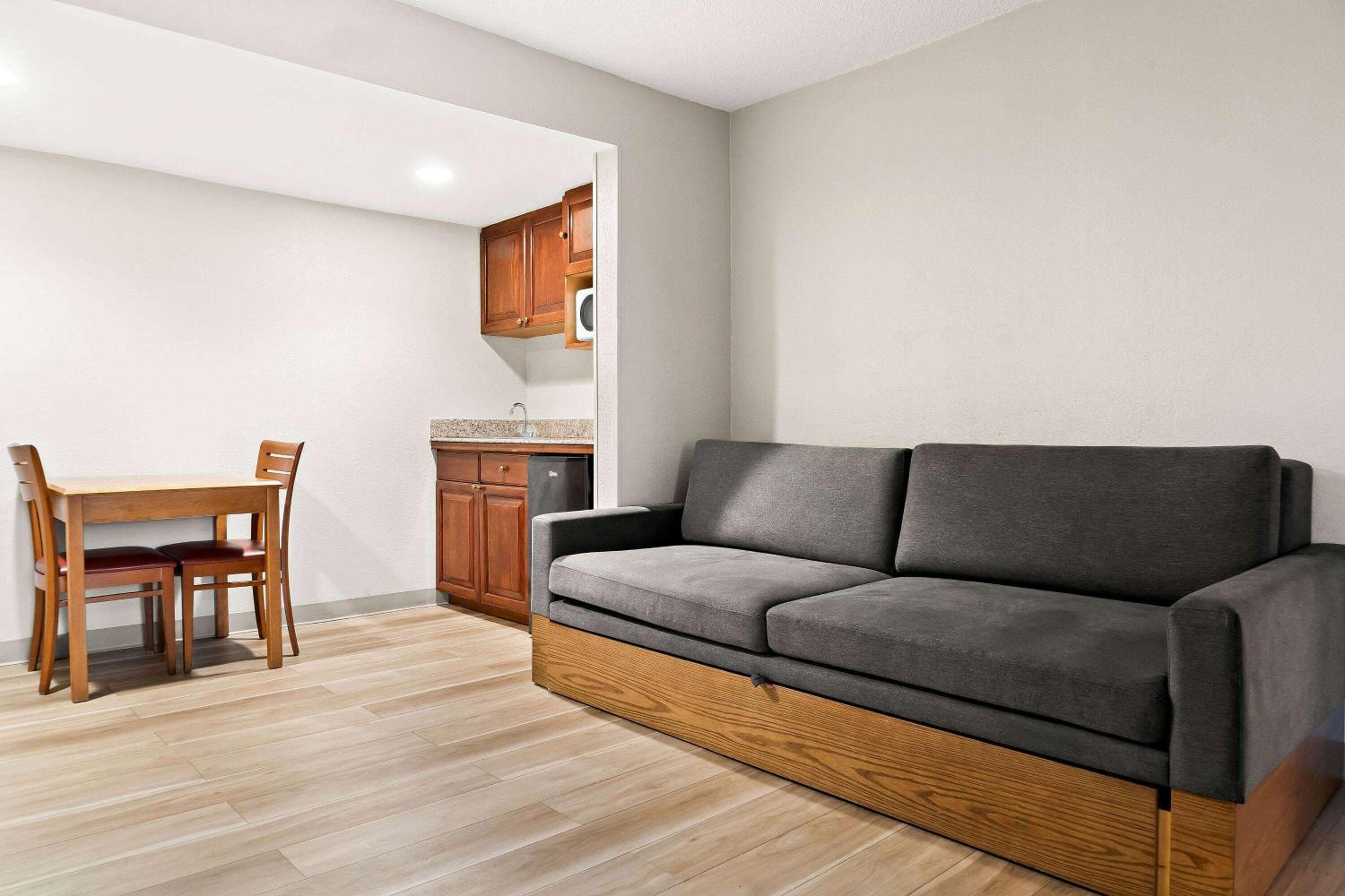 One-Bedroom King Suite - Non-Smoking - Photo 1