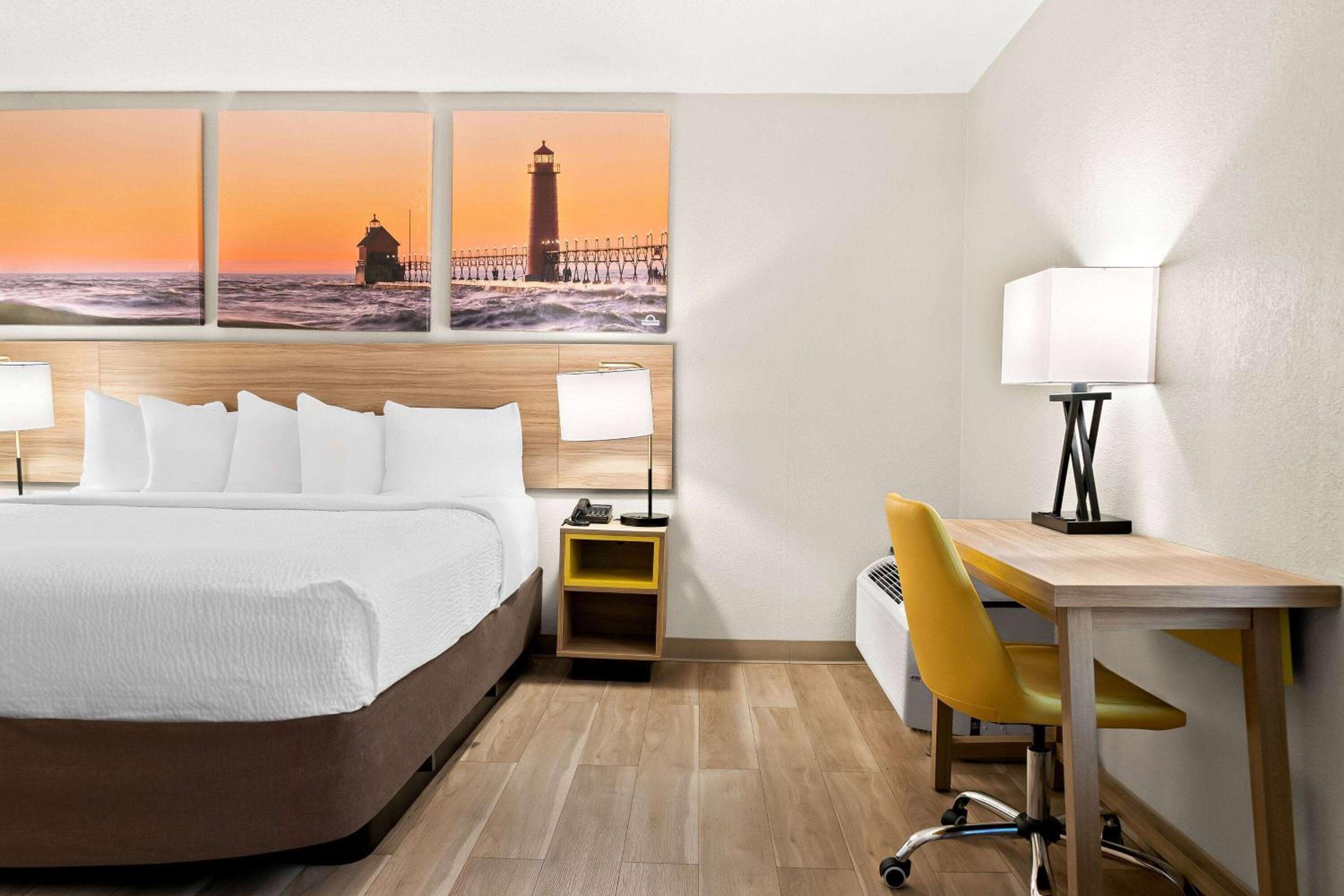 One-Bedroom King Suite - Non-Smoking - Photo 3