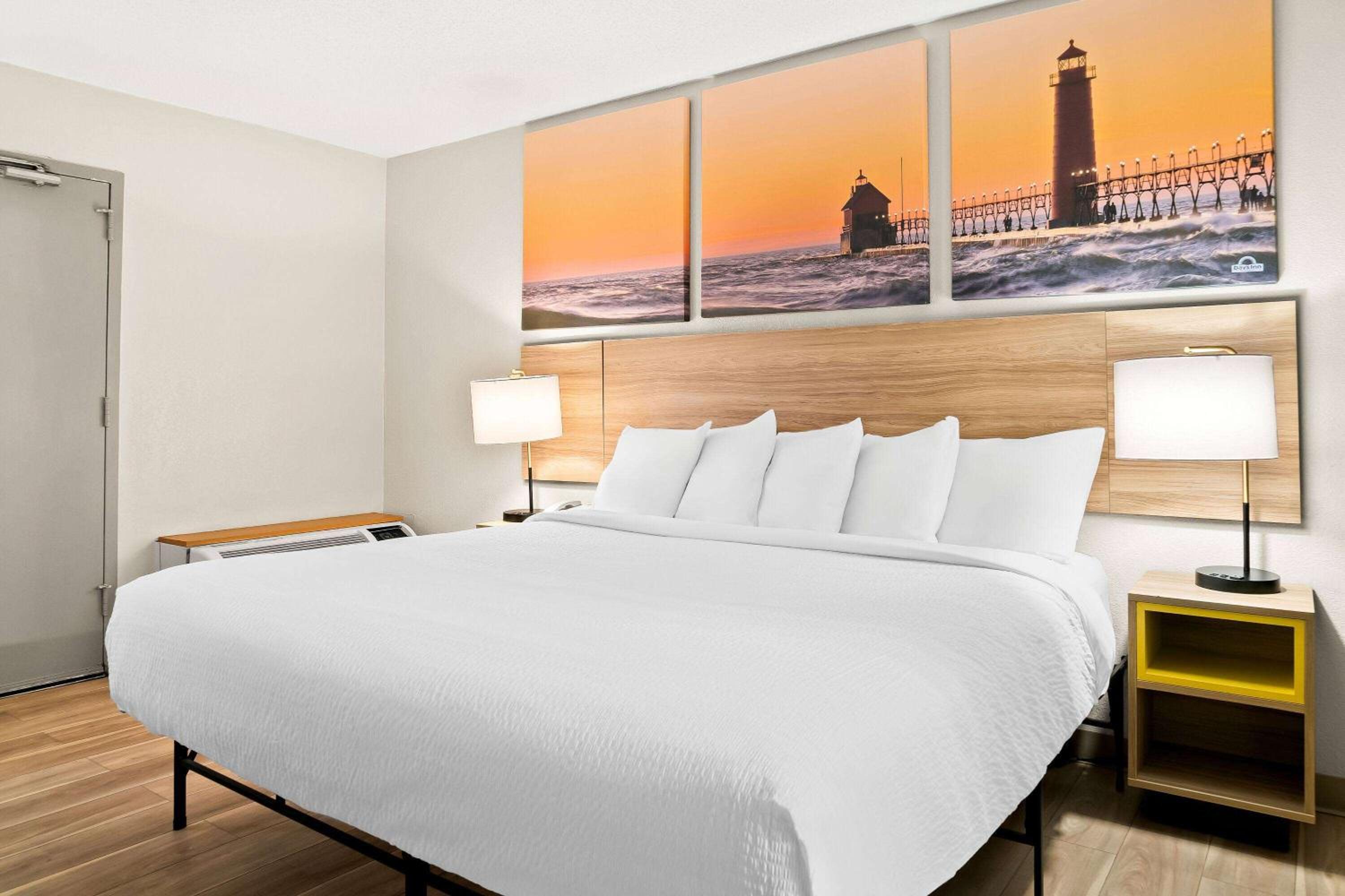 Deluxe King Room - Disability Access - Non-Smoking - Photo 1