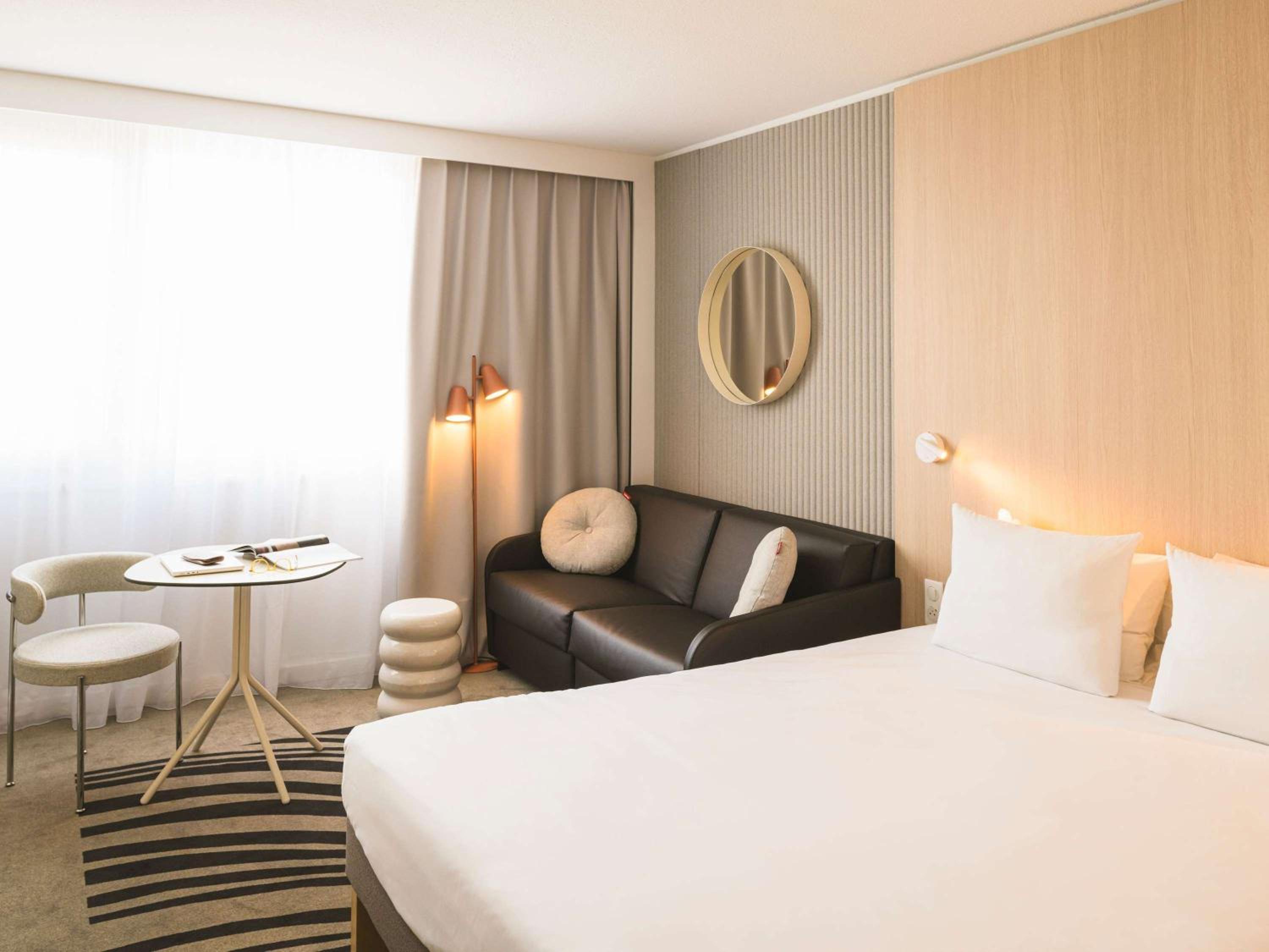 Executive Queen Room - Lake Side