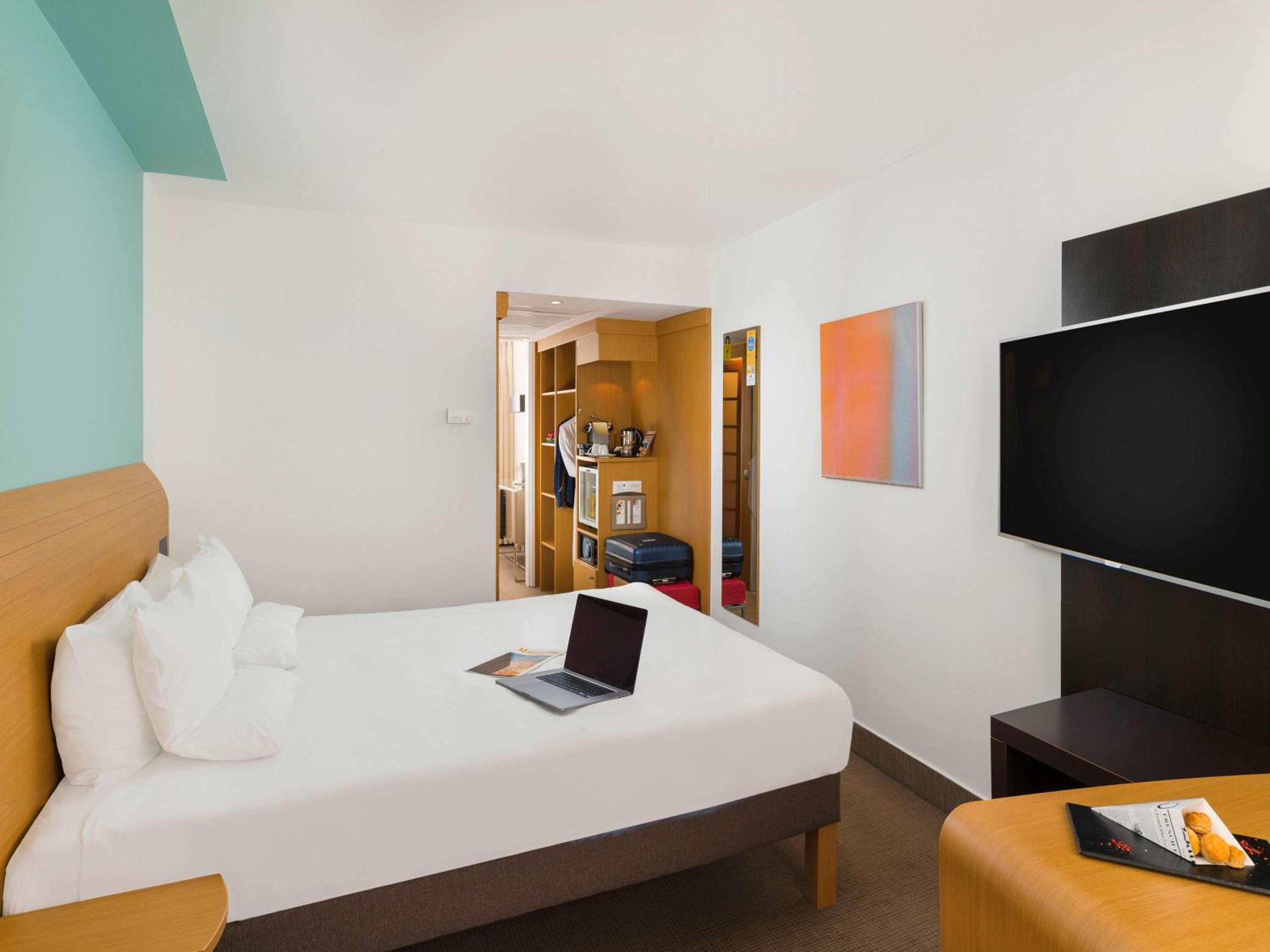 Superior Double Room thumbnail 5
