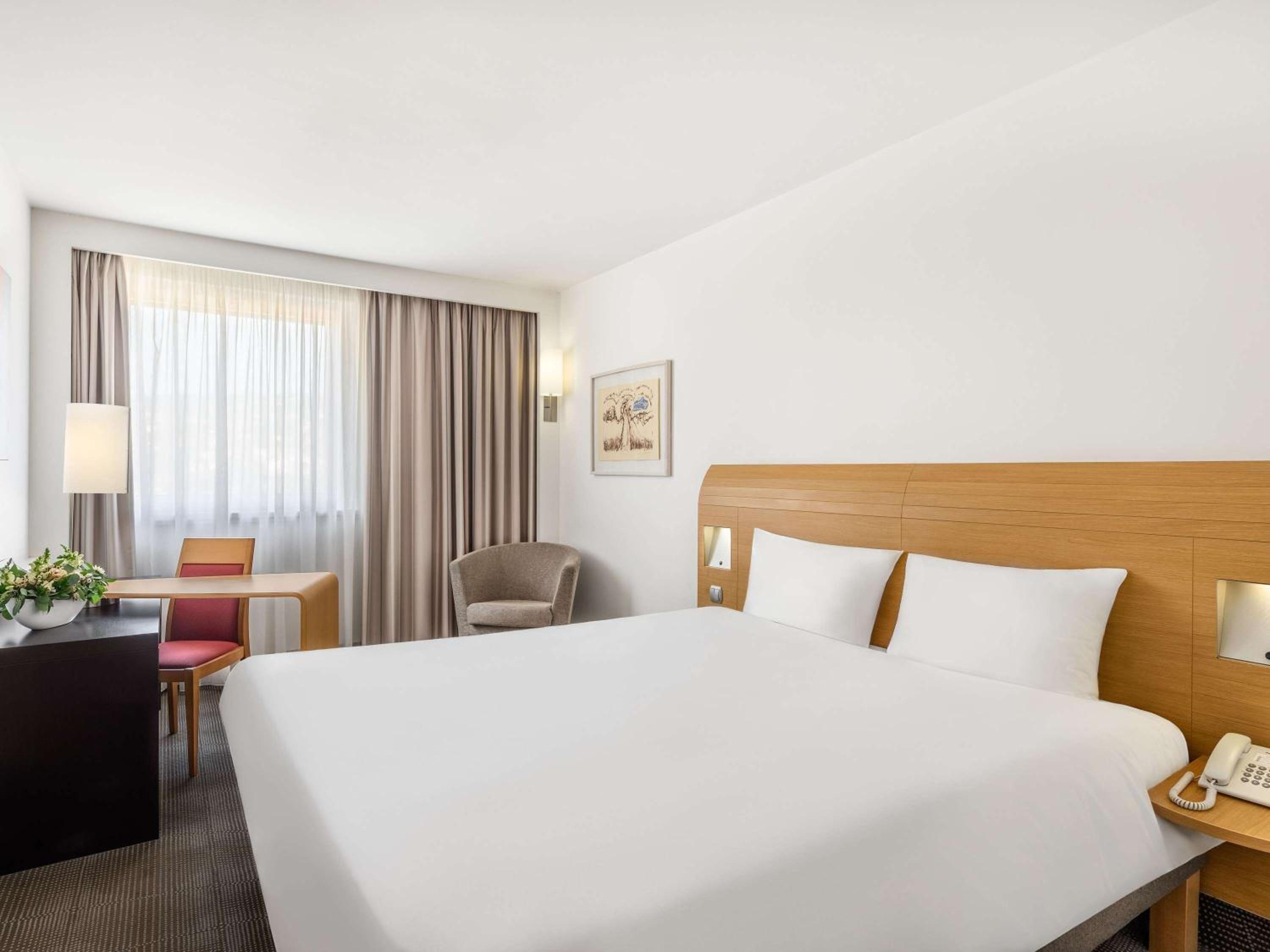 Standard Double Room thumbnail 5