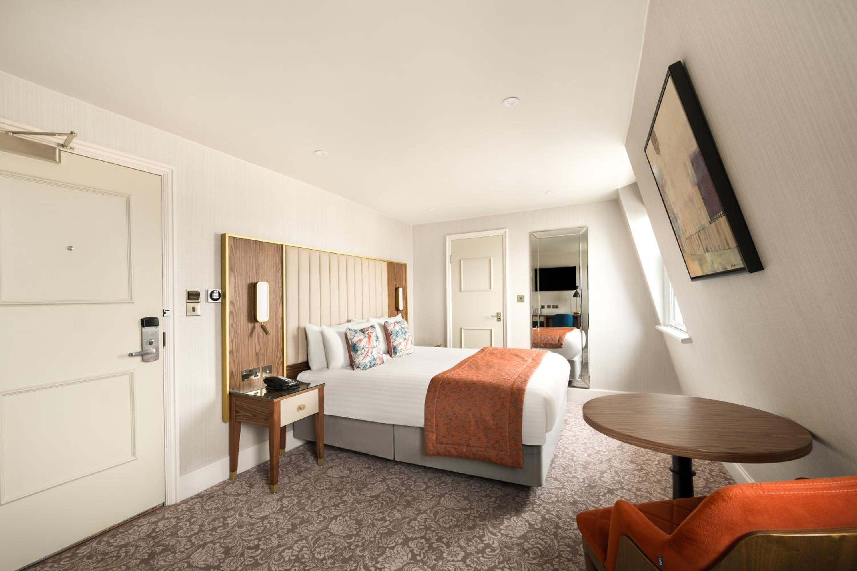 Standard Queen Room - Photo 8