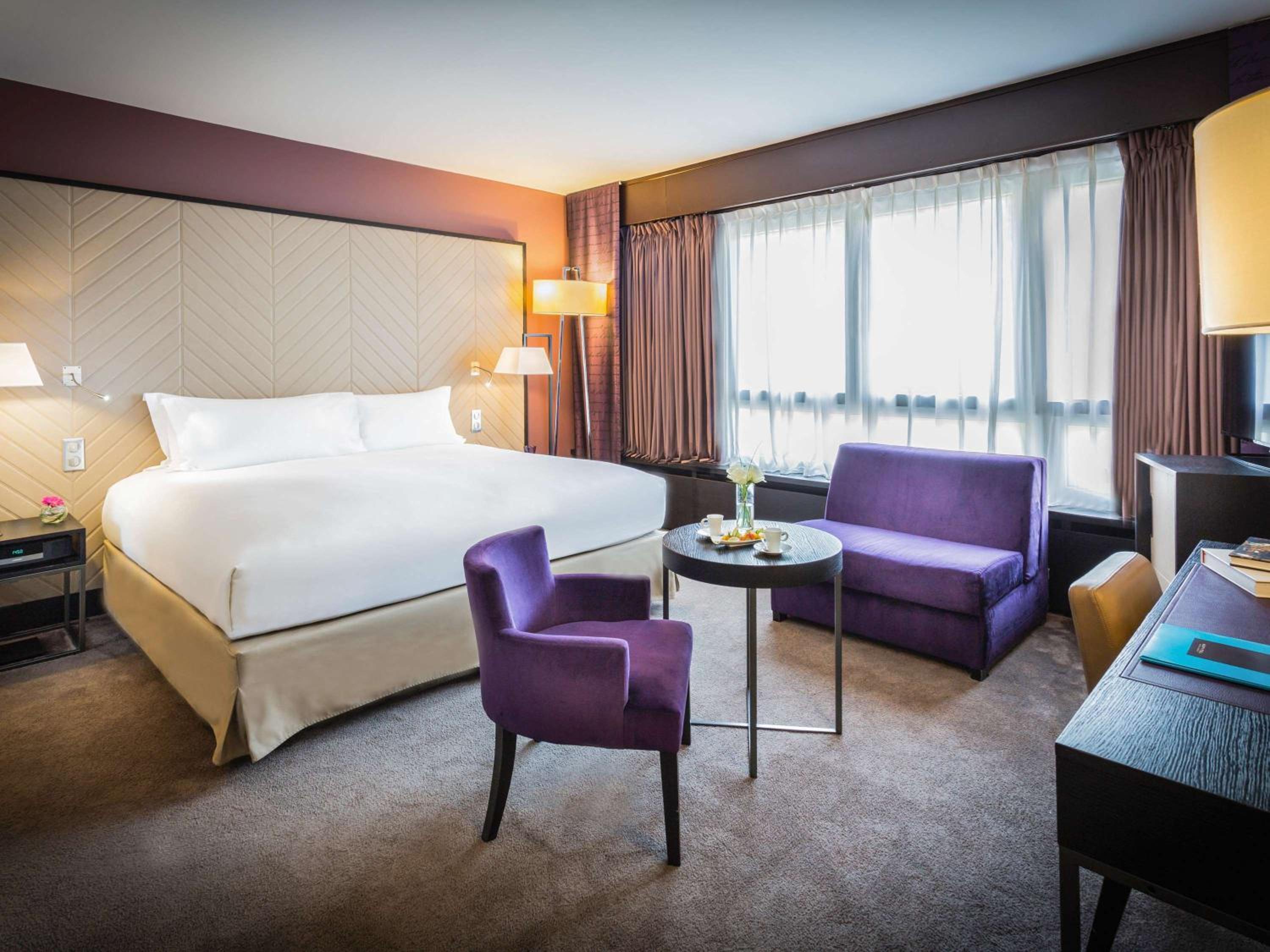 Triple Luxury Room with King Size Bed or Twin Beds, with Single Sofa Bed with View - Photo 1