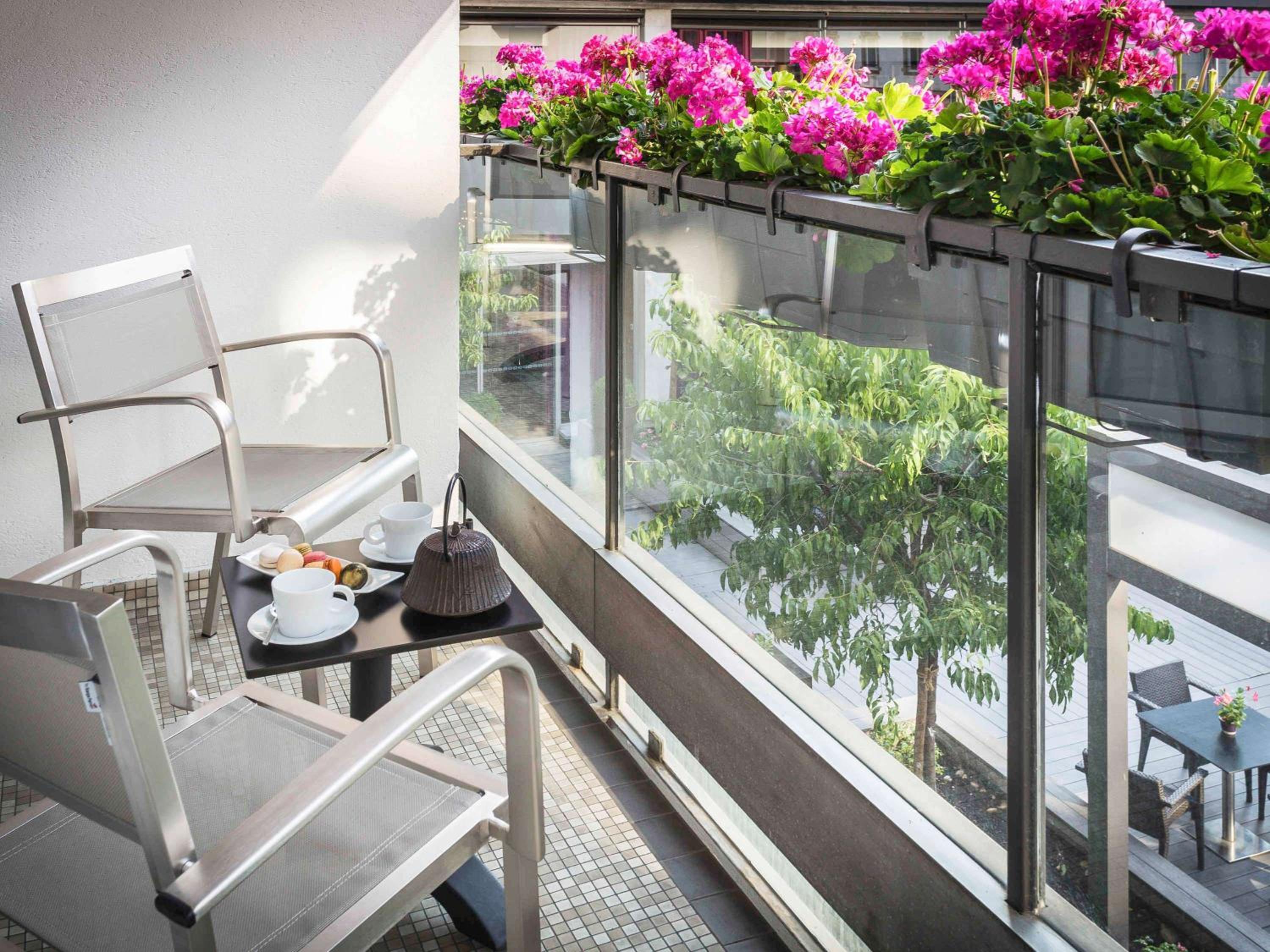 Superior Queen Room with Balcony and Garden View - Photo 4