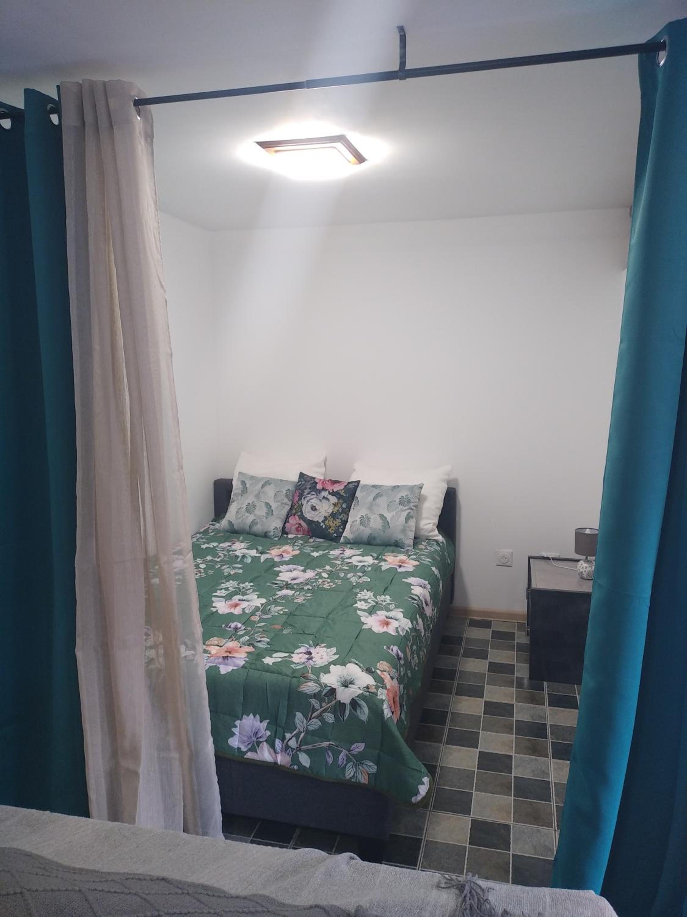 One-Bedroom Apartment photo 2