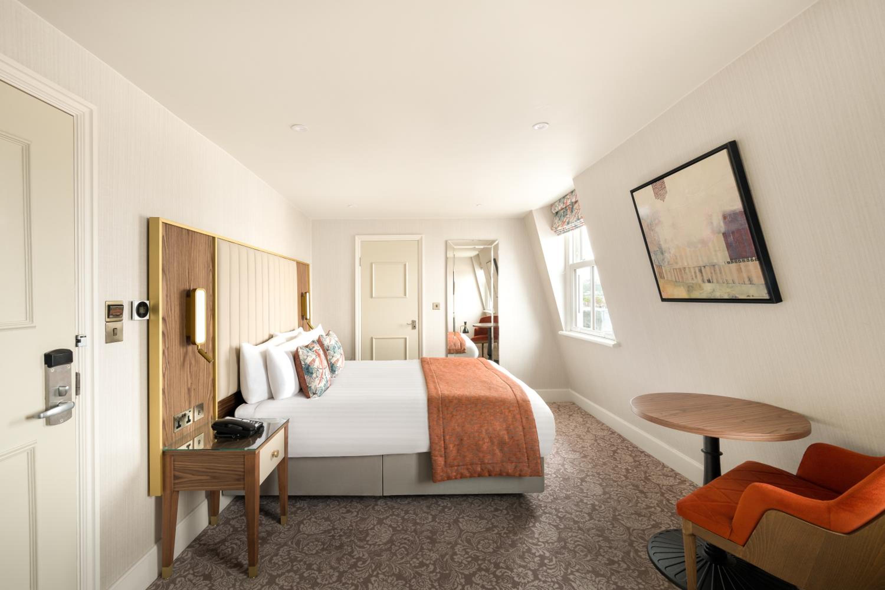 Standard Queen Room - Photo 7
