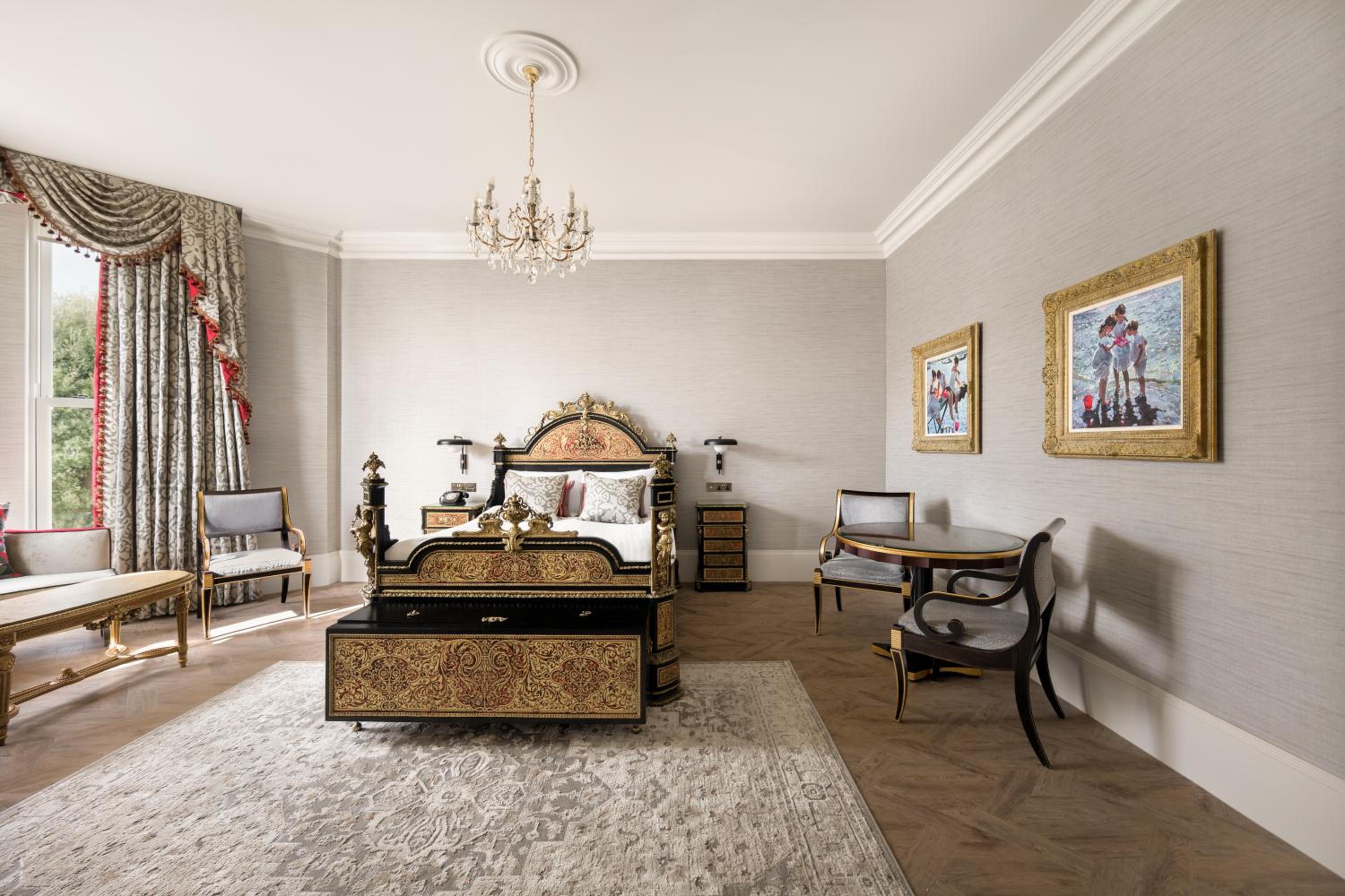 Queen Suite - Photo 1