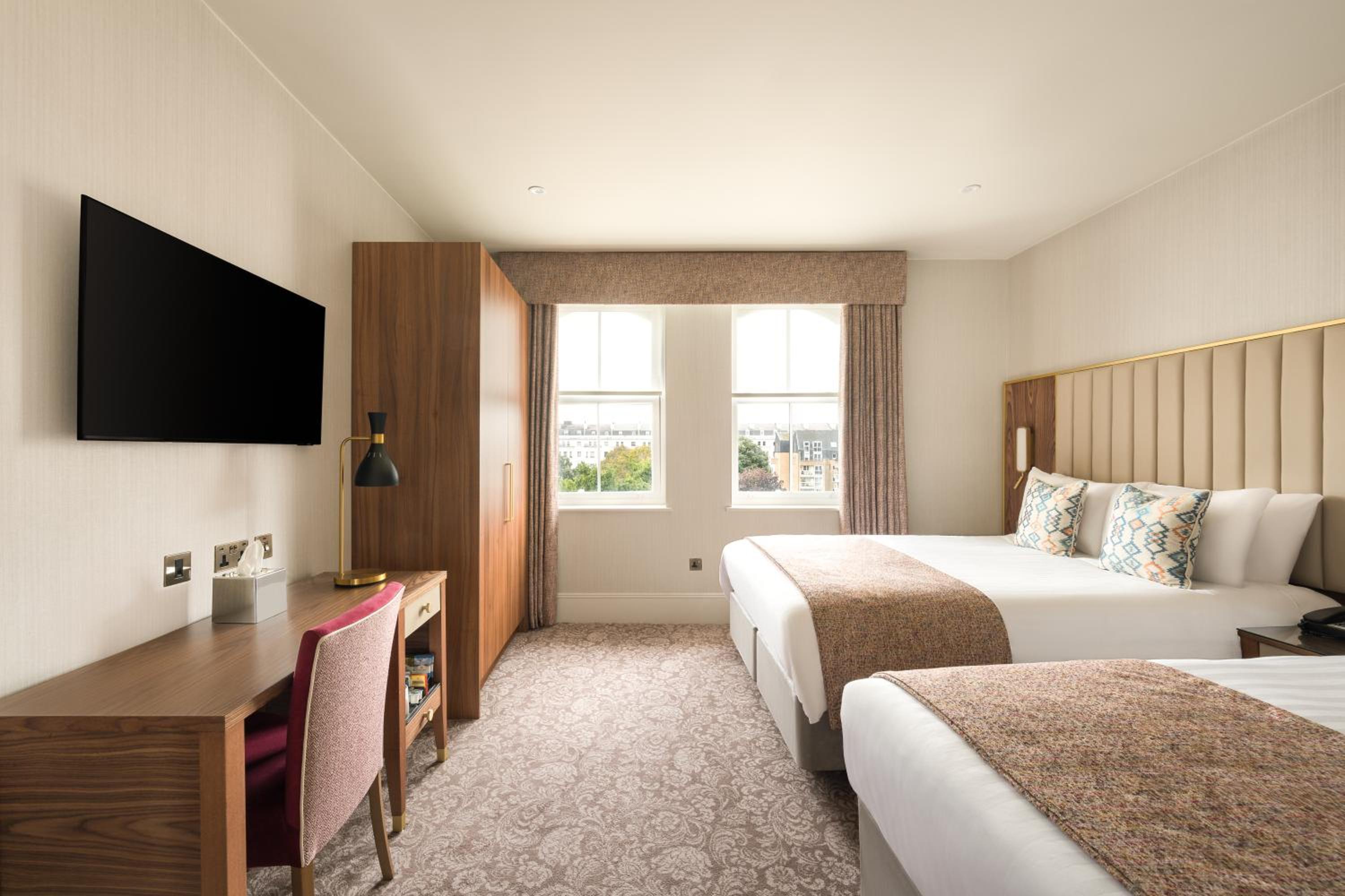 Standard Room with Two Queen Beds - Photo 9
