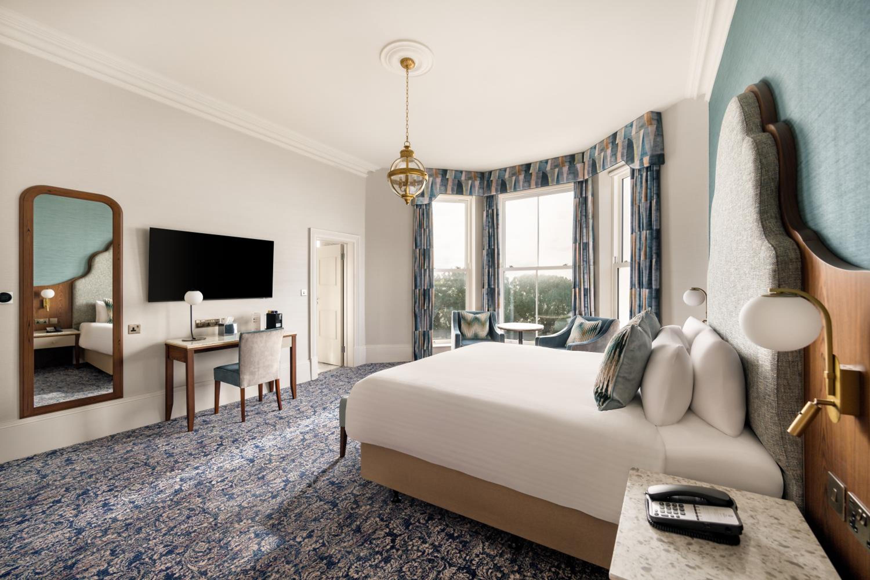 Premium King Room with Sea View - Photo 2