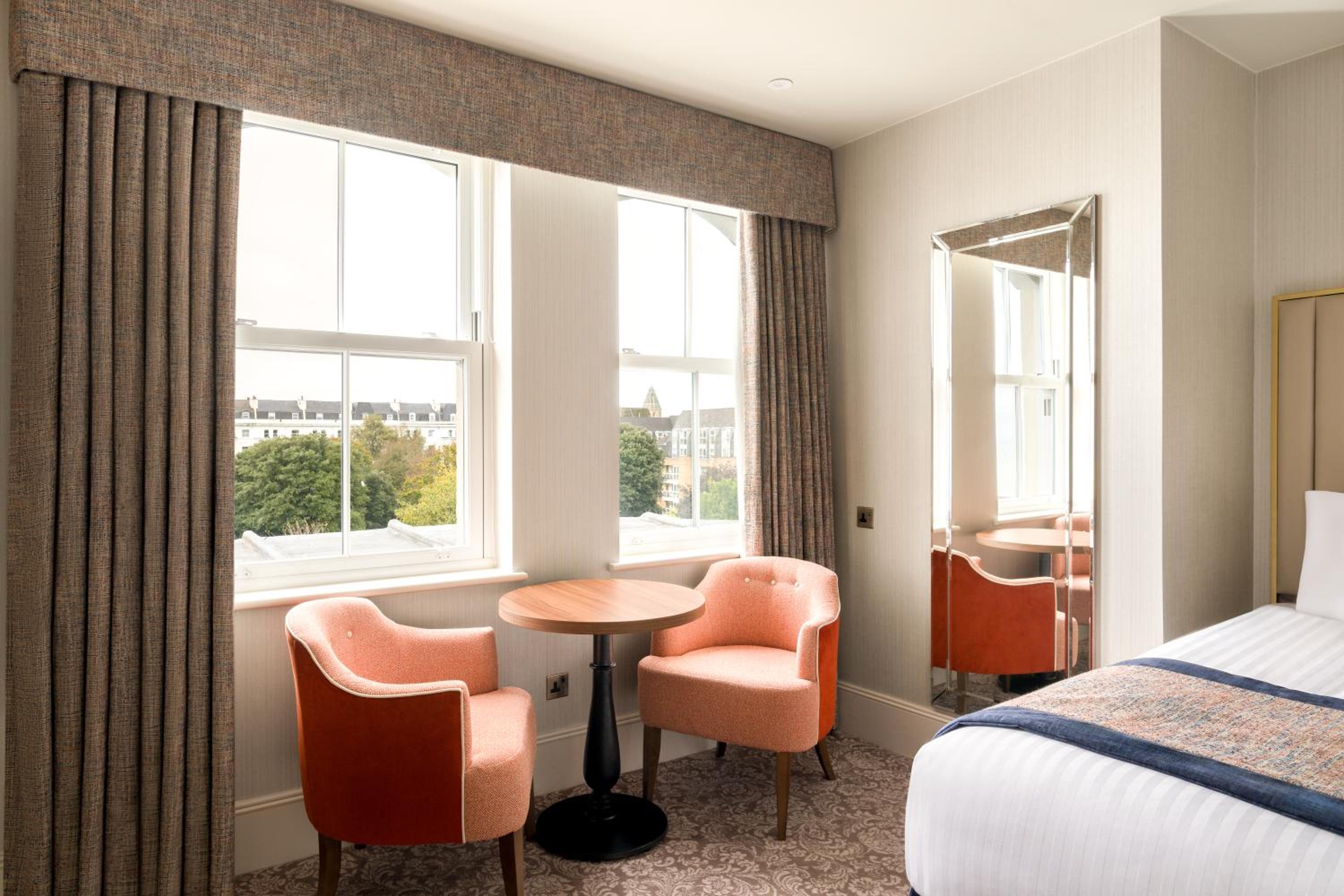 Standard Twin Room - Photo 11