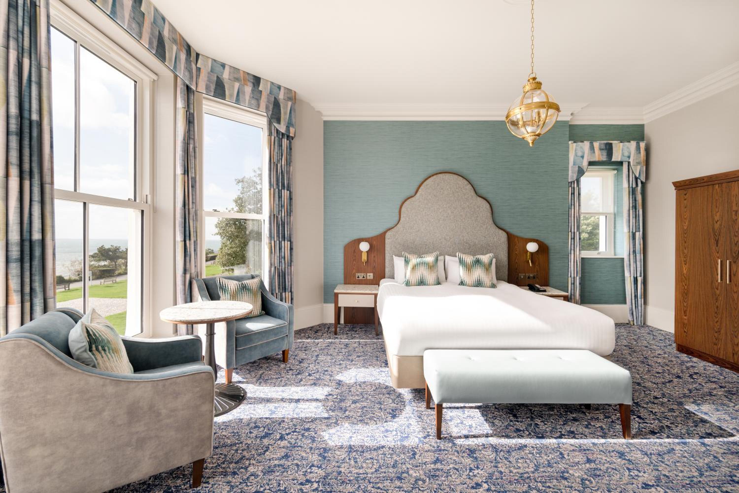 Premium King Room with Sea View - Photo 13