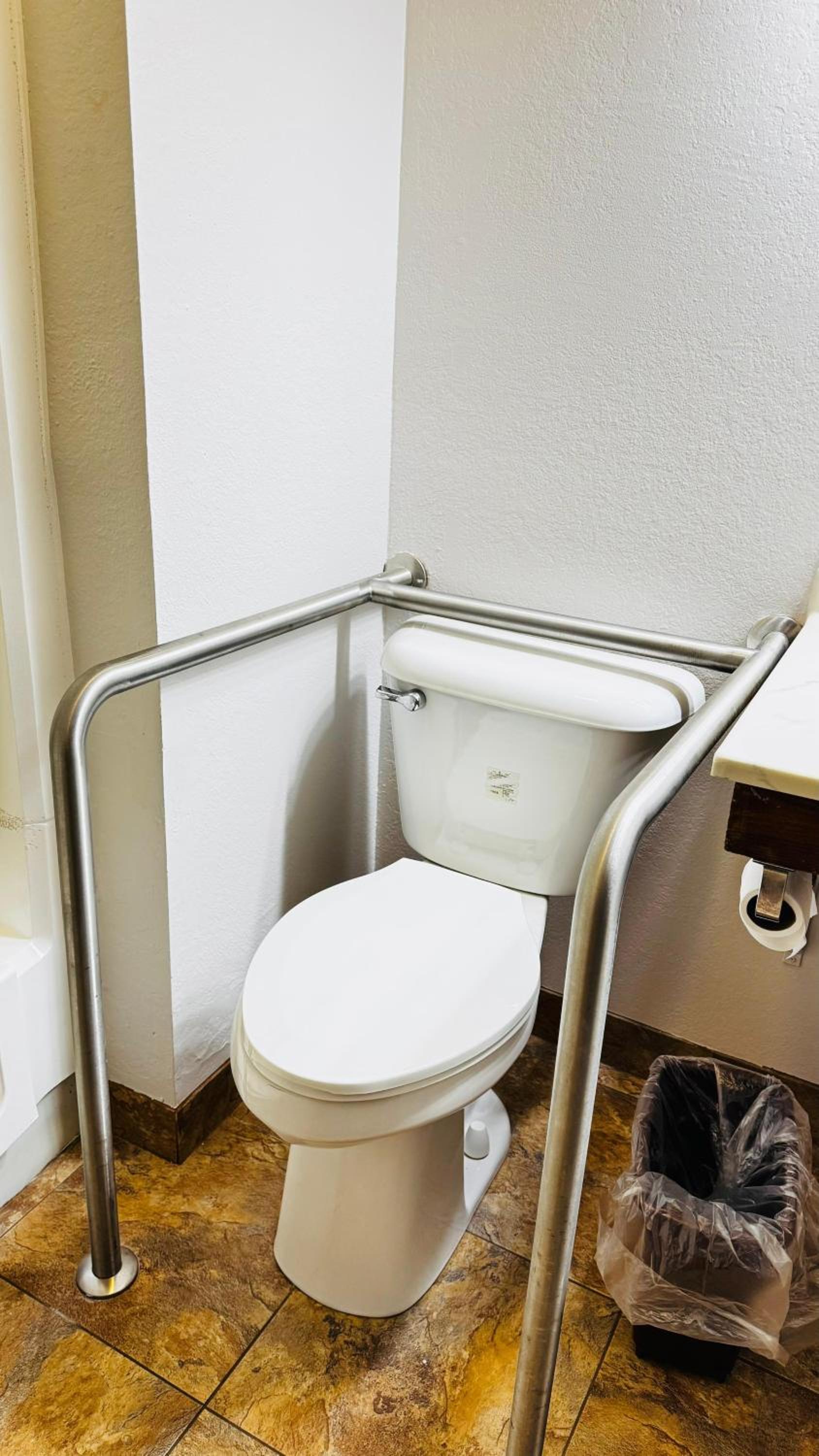Double Room with Two Double Beds and Bath Tub - Mobility Accessible/Non-Smoking - Photo 4
