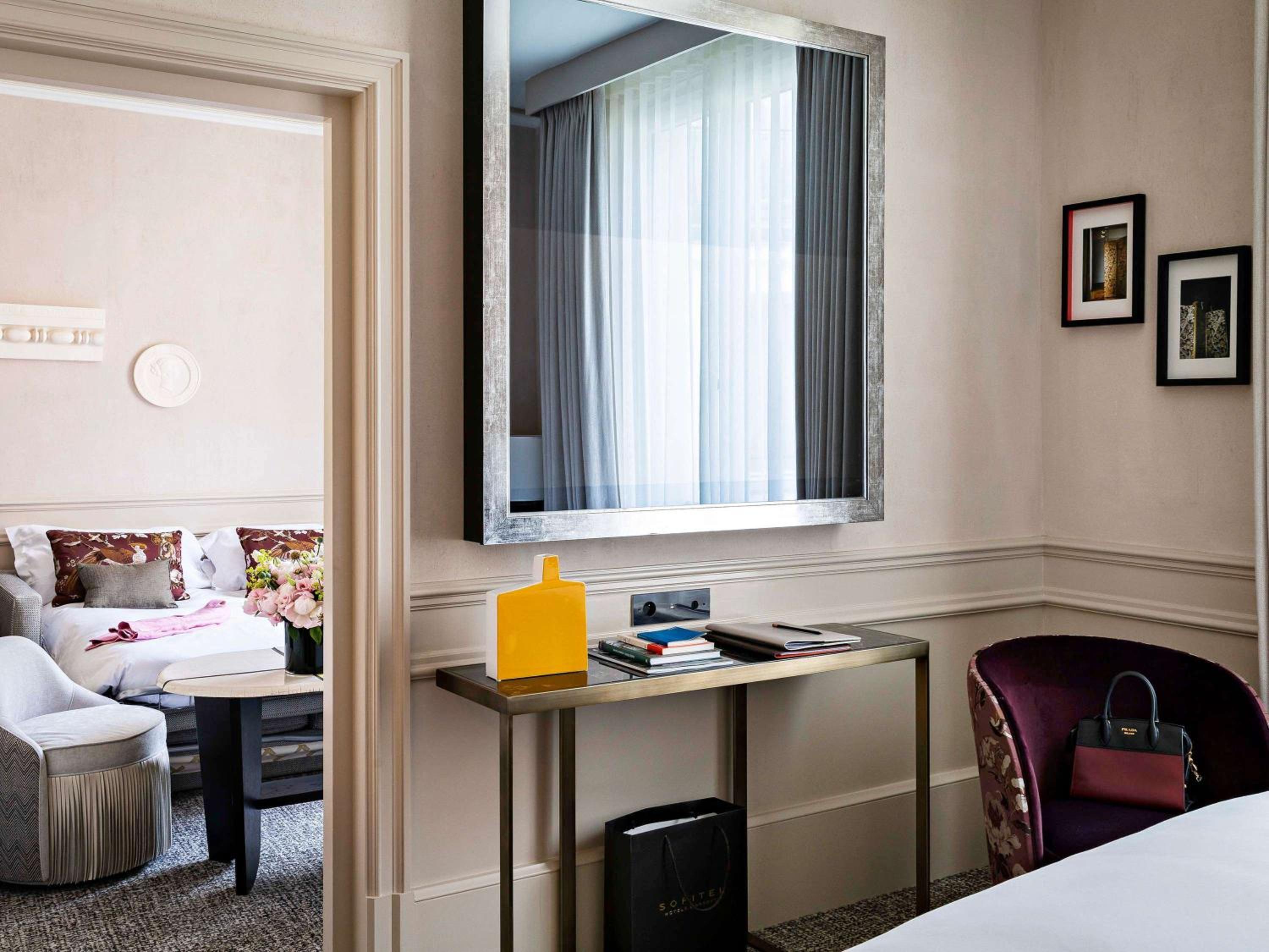 Premium Junior Suite with One King Bed and Living Room - Courtyard or Rue Scribe View photo 1