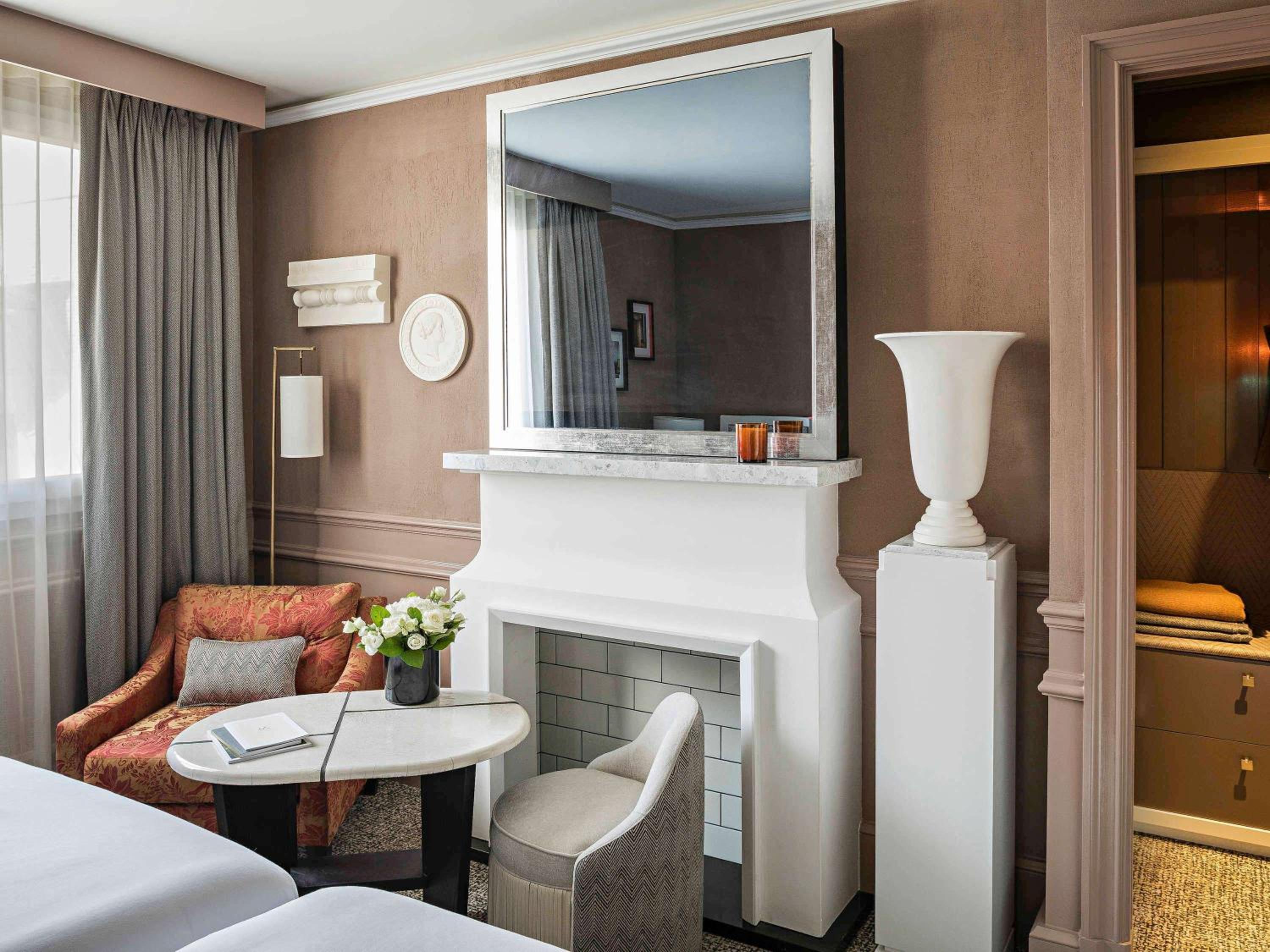 Chambre Simple de Luxe avec 2 Lits Simples – Vue sur Cour ou Rue Scribe