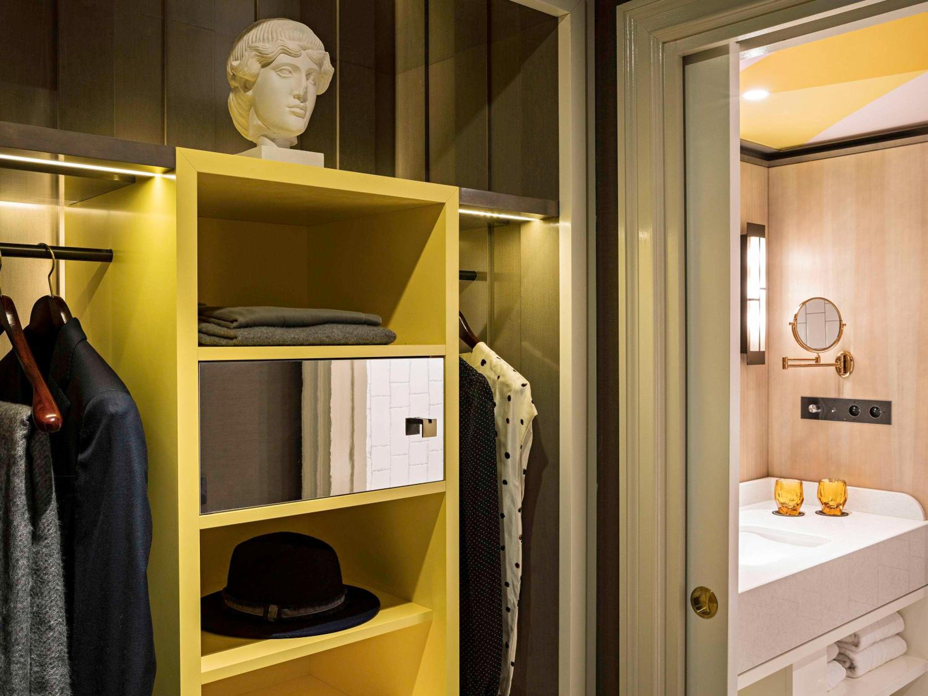 Chambre Simple de Luxe avec 2 Lits Simples – Vue sur Cour ou Rue Scribe