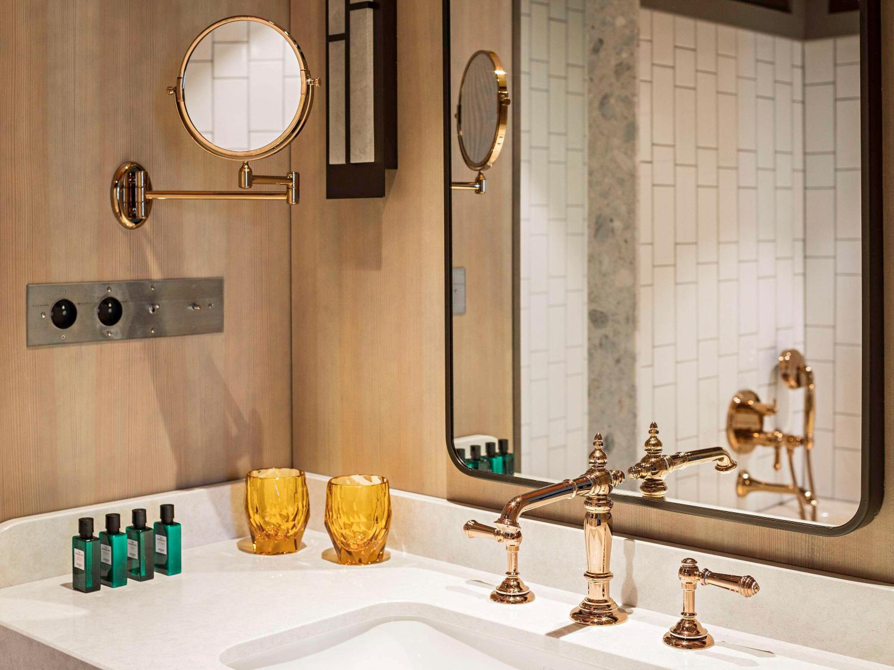 Chambre Simple de Luxe avec 2 Lits Simples – Vue sur Cour ou Rue Scribe