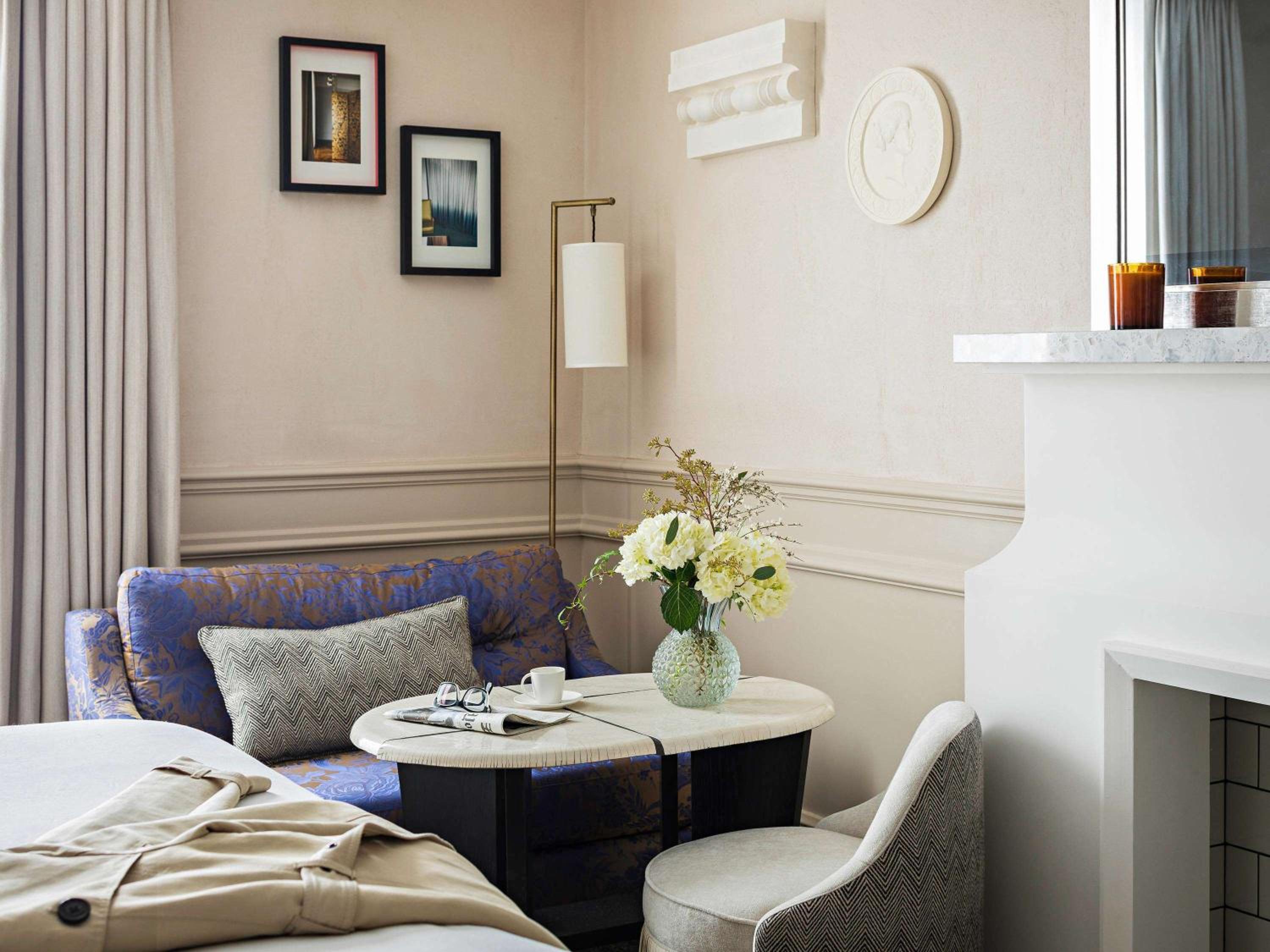 Chambre de Luxe avec 1 Lit Queen-Size – Vue sur Cour ou Rue Scribe