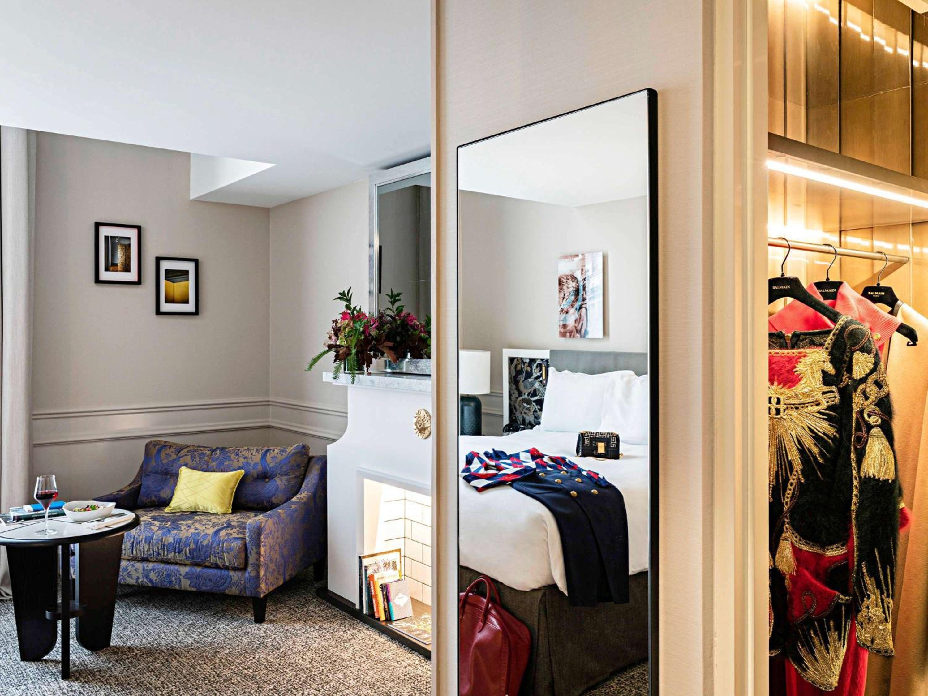 Duplex Junior Suite with King or Queen Bed, Sofa Bed and Street View photo 3