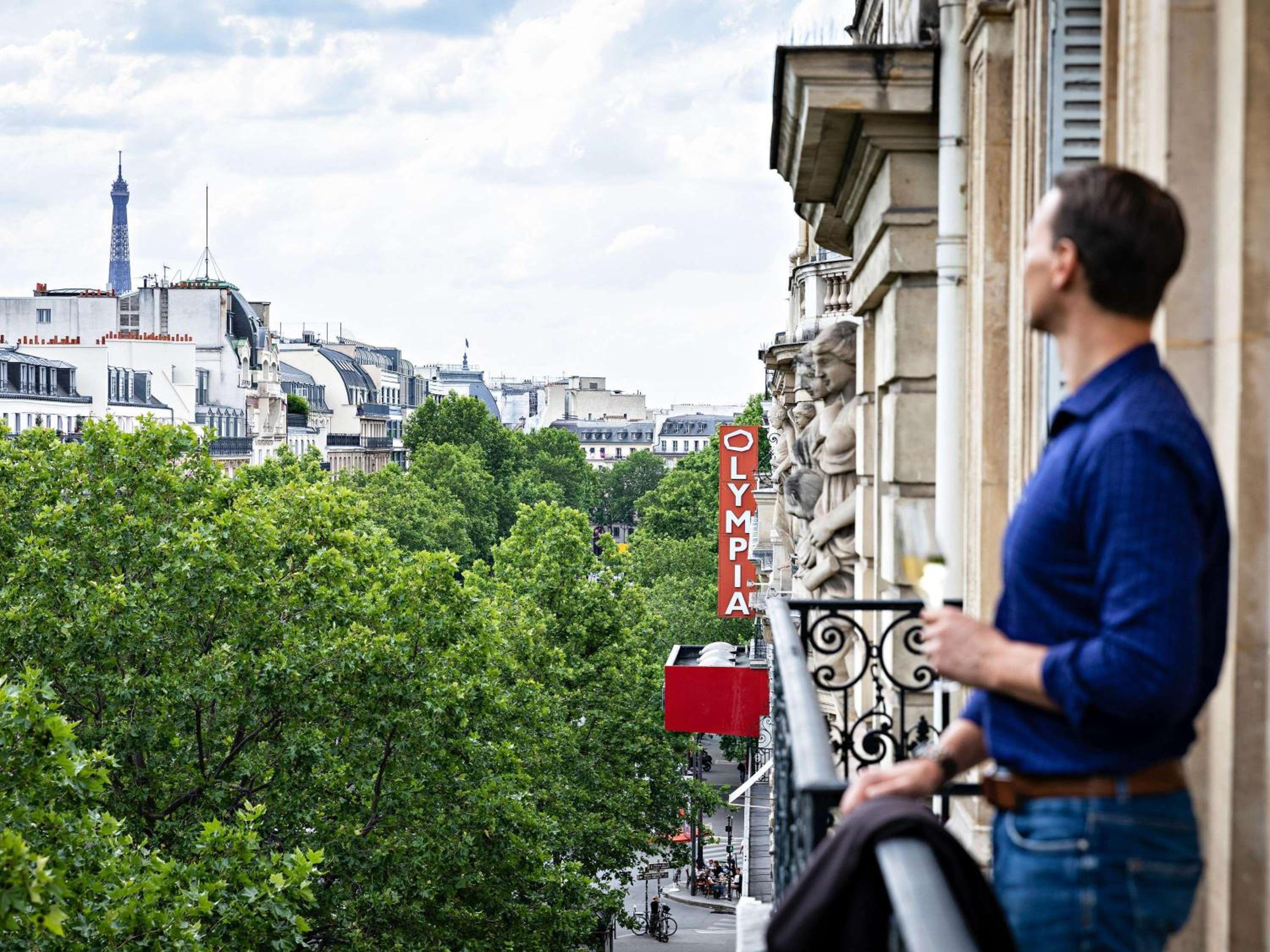Suite Opéra avec 1 Lit King-Size et Grand Salon Séparé – Vue sur Boulevard ou Rue Scribe Suite Opéra avec 1 Lit King-Size et Grand Salon Séparé – Vue sur Boulevard ou Rue Scribe