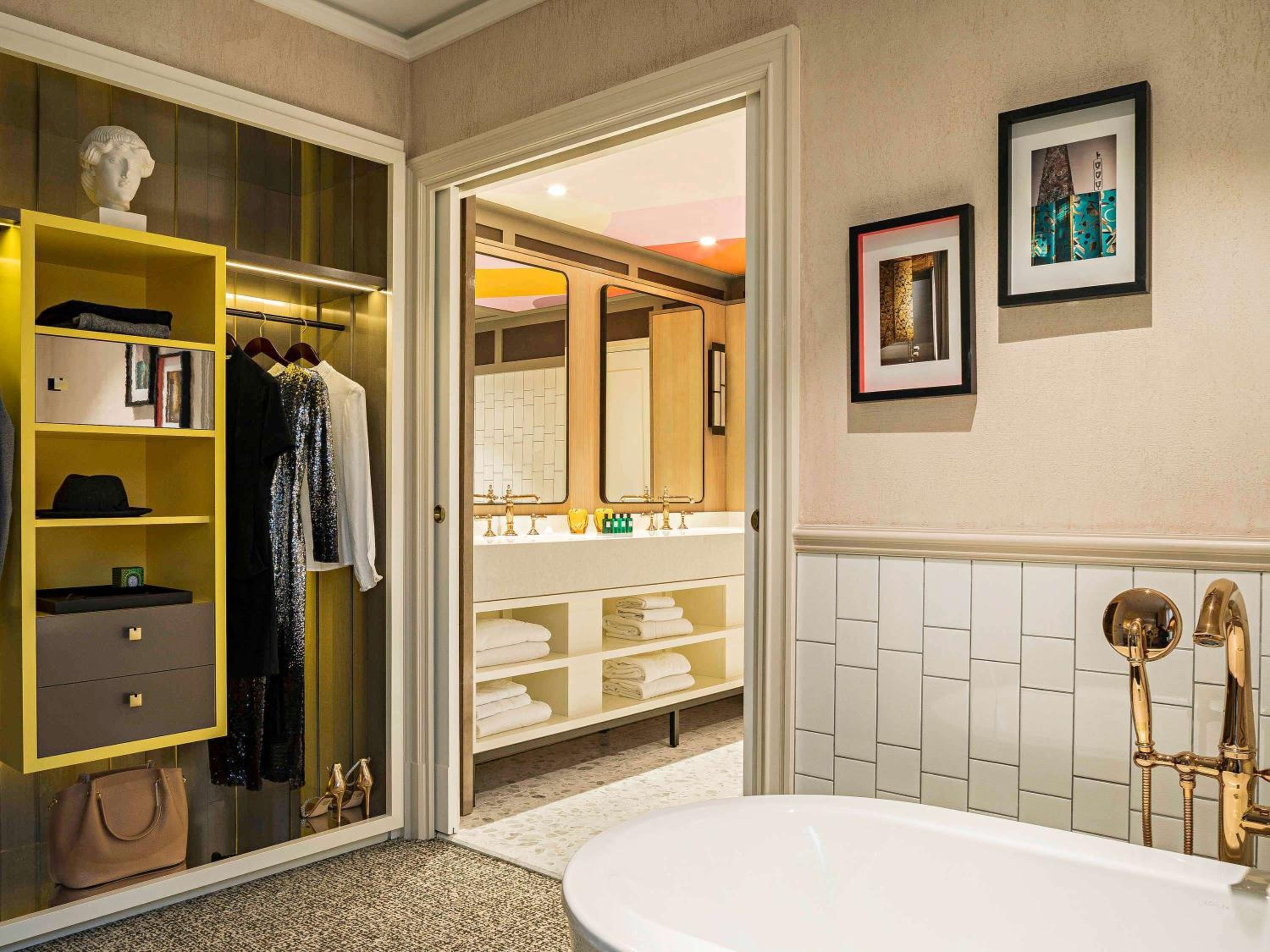 Suite Lit King-Size Prestige avec Salon et Terrasse - 6e Étage