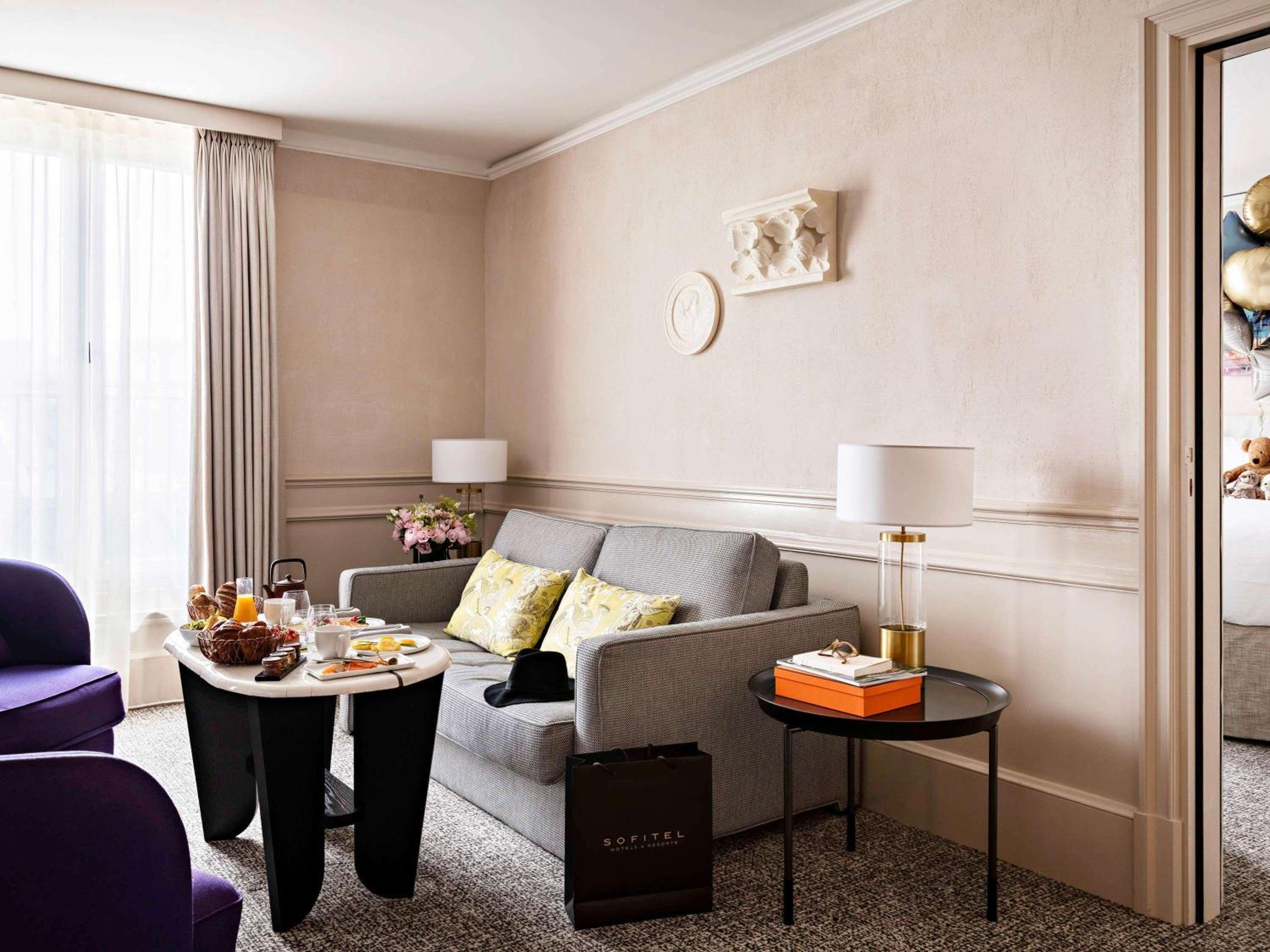 Suite Prestige avec 1 Lit King-Size, 1 Canapé-Lit et Salon Séparé – Vue sur Boulevard ou Rue Scribe Suite Prestige avec 1 Lit King-Size, 1 Canapé-Lit et Salon Séparé – Vue sur Boulevard ou Rue Scribe
