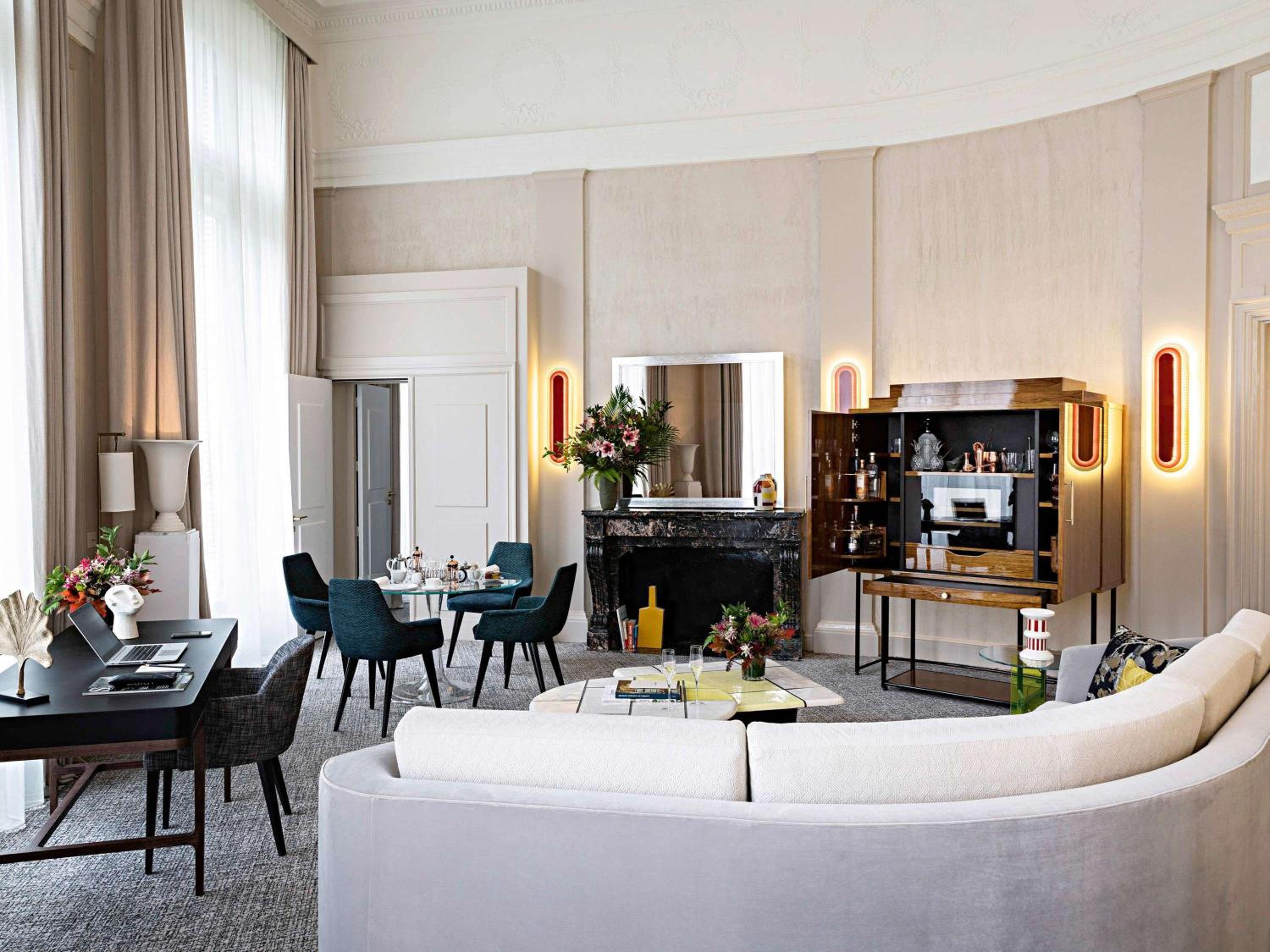 Suite Opéra avec 1 Lit King-Size et Grand Salon Séparé – Vue sur Boulevard ou Rue Scribe Suite Opéra avec 1 Lit King-Size et Grand Salon Séparé – Vue sur Boulevard ou Rue Scribe