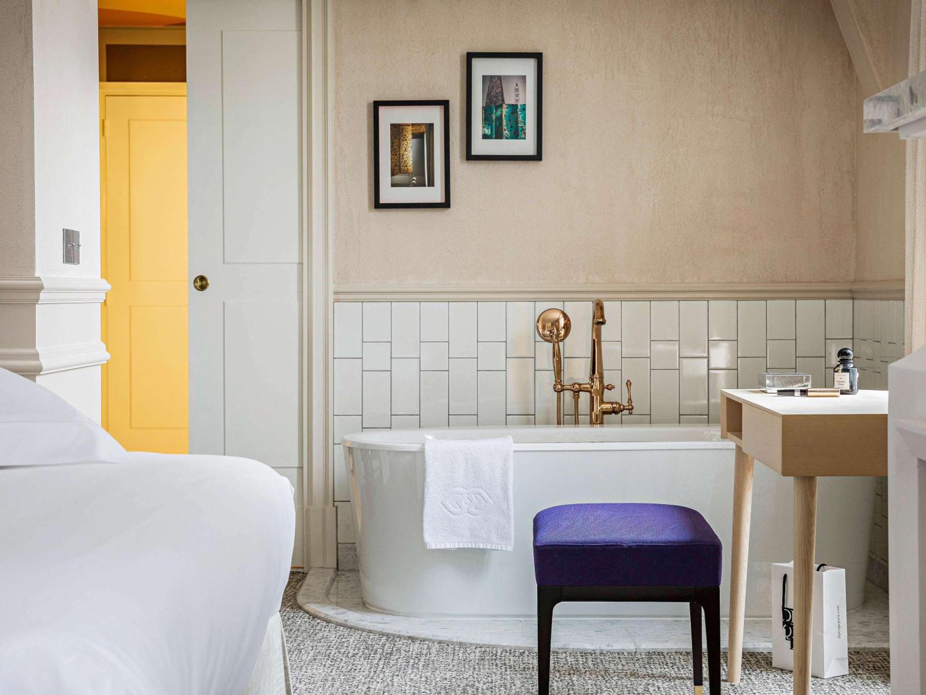 Prestige King Suite with Lounge and Terrace - Level Six photo 3