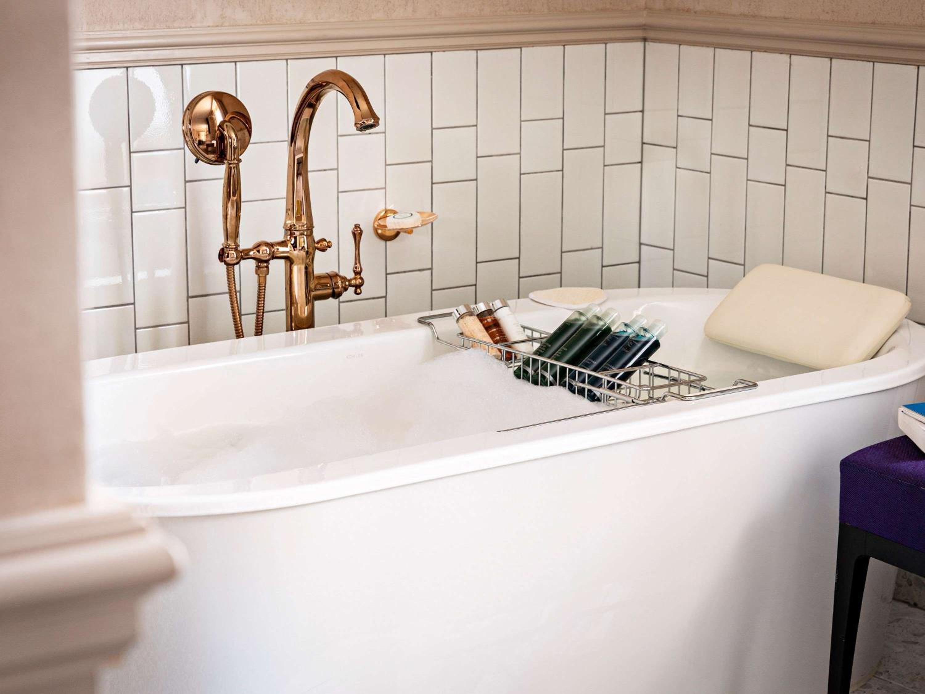 Suite Lit King-Size Prestige avec Salon et Terrasse - 6e Étage