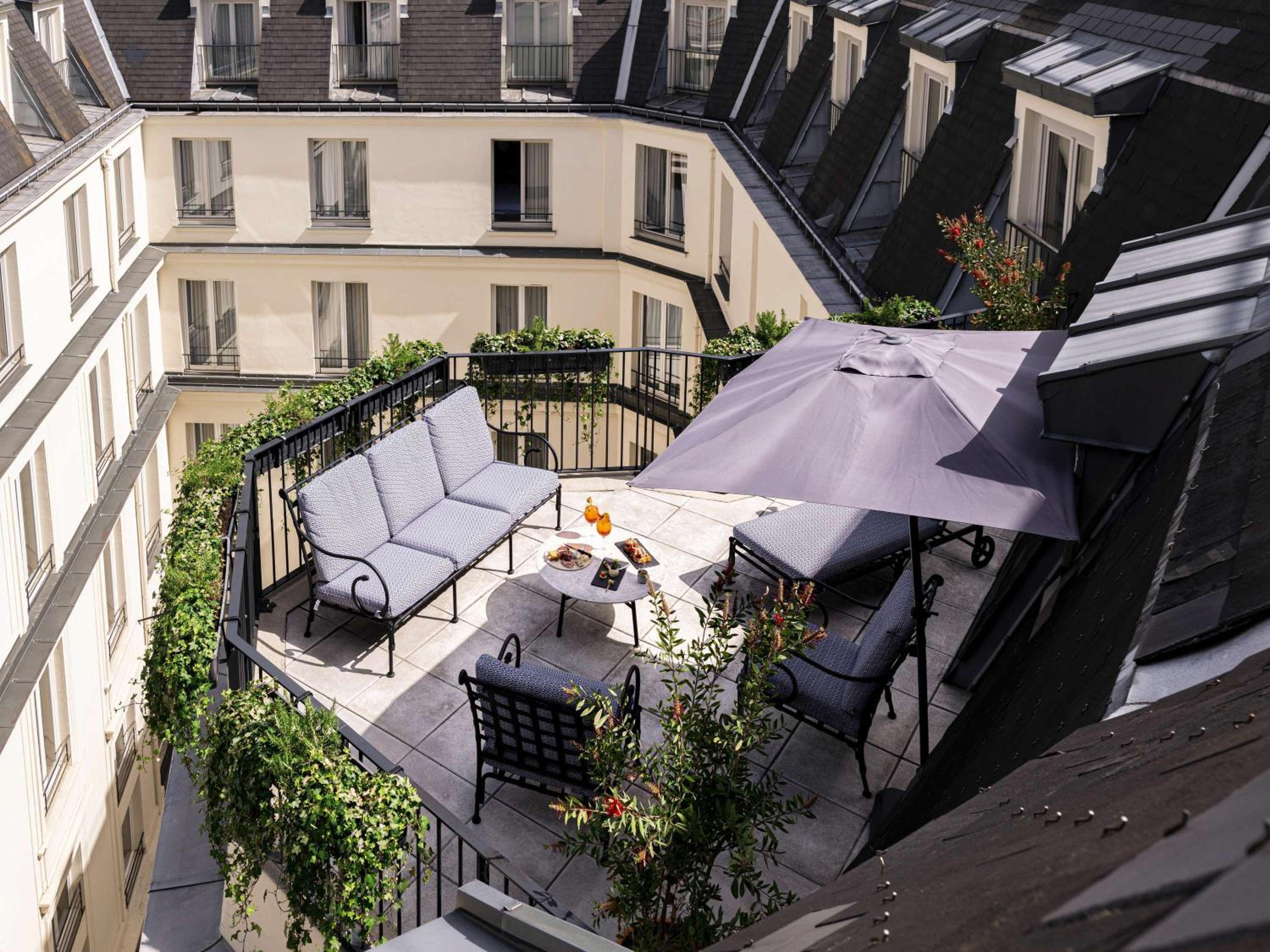 Suite Lit King-Size Prestige avec Salon et Terrasse - 6e Étage