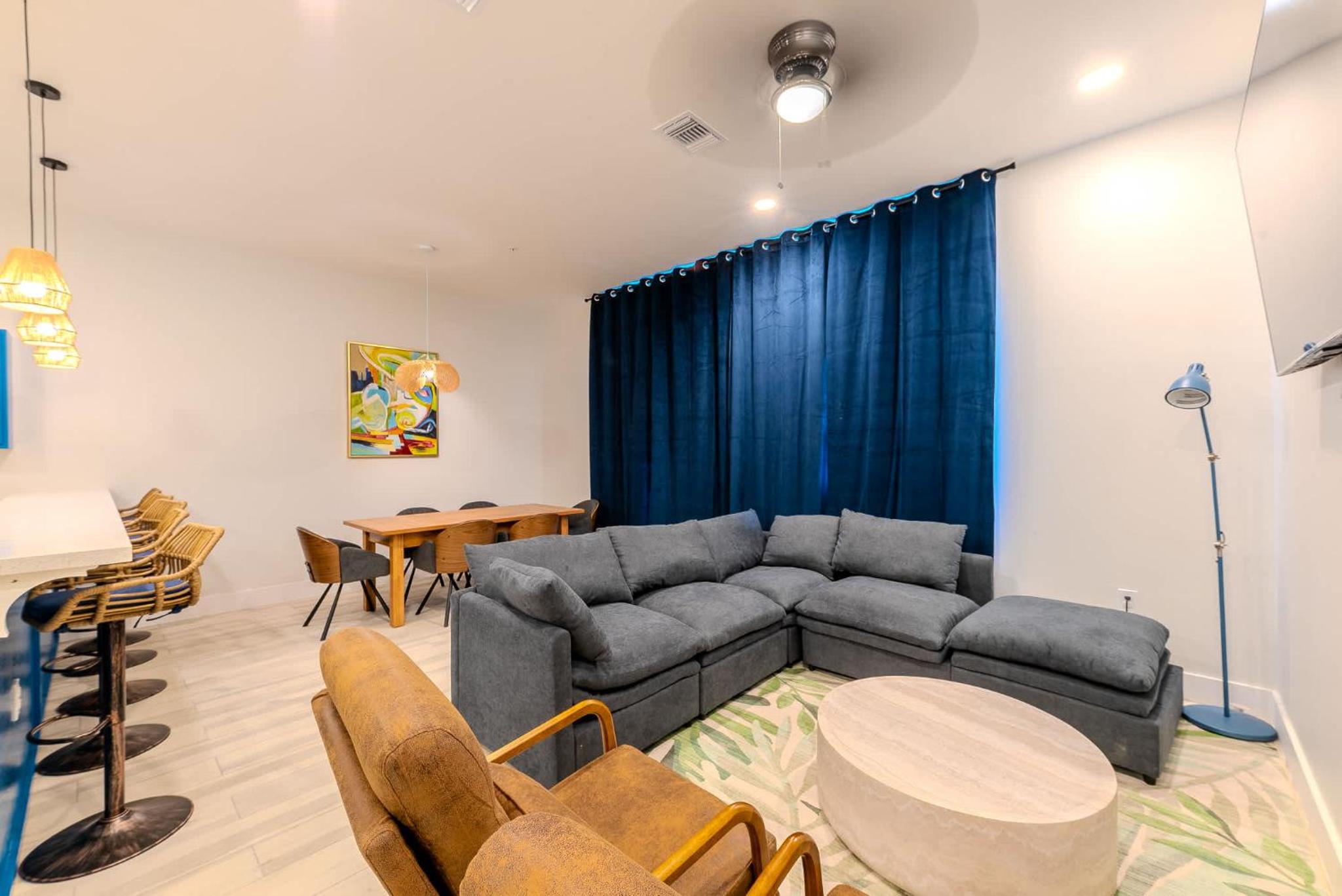 Three-Bedroom Apartment photo 1