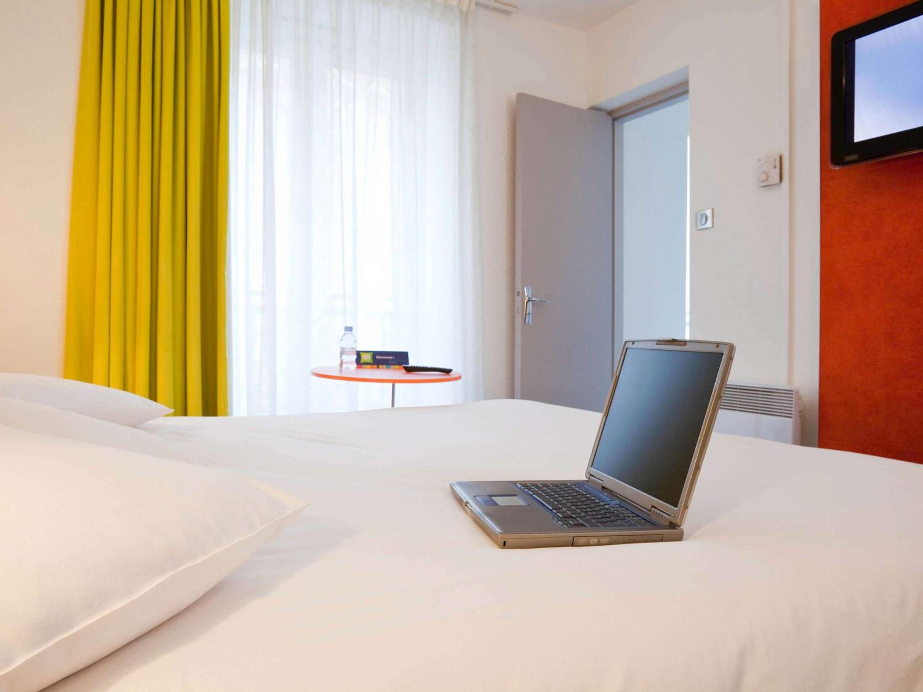 Standard Room with One Double Bed and One Single Bed photo 2