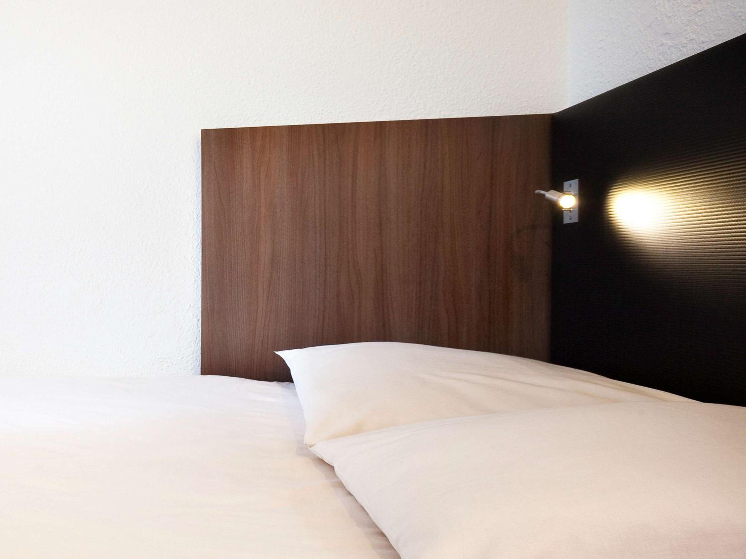Standard Room with One Double Bed and One Single Bed photo 3