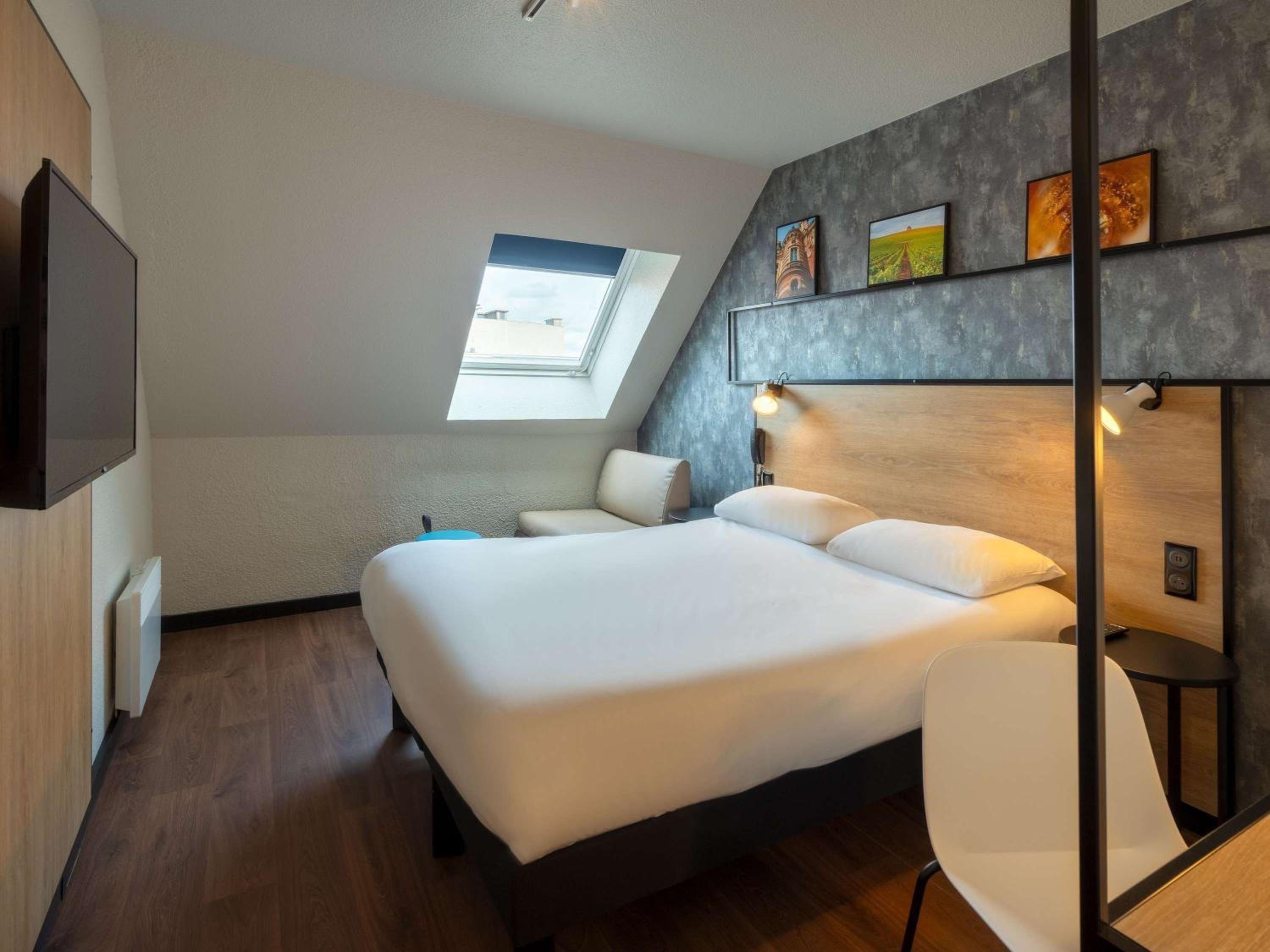 Triple Room with Double bed and Single Bed - Photo 1