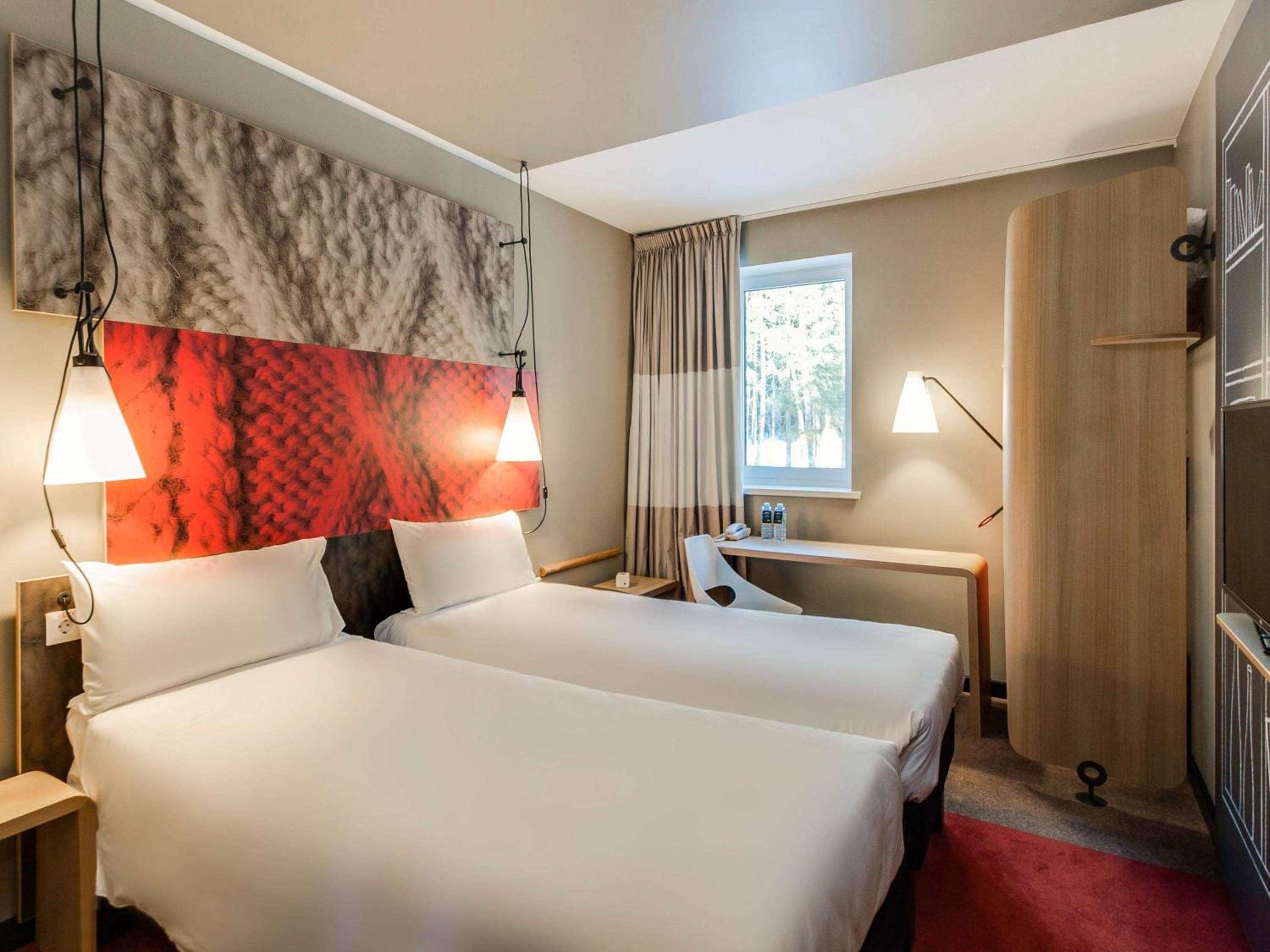 Standard Twin Room - Photo 11