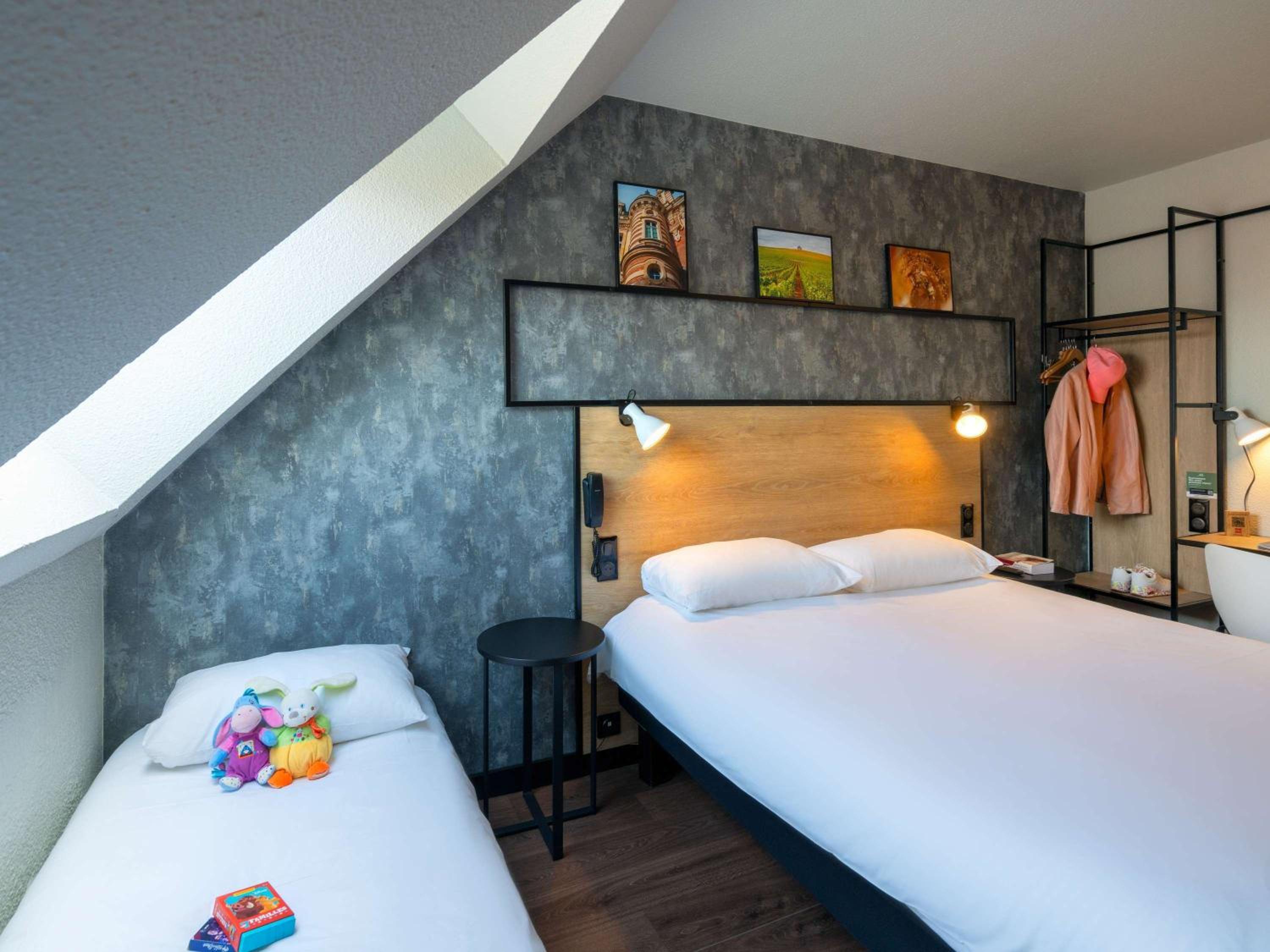 Triple Room with Double bed and Single Bed - Photo 8