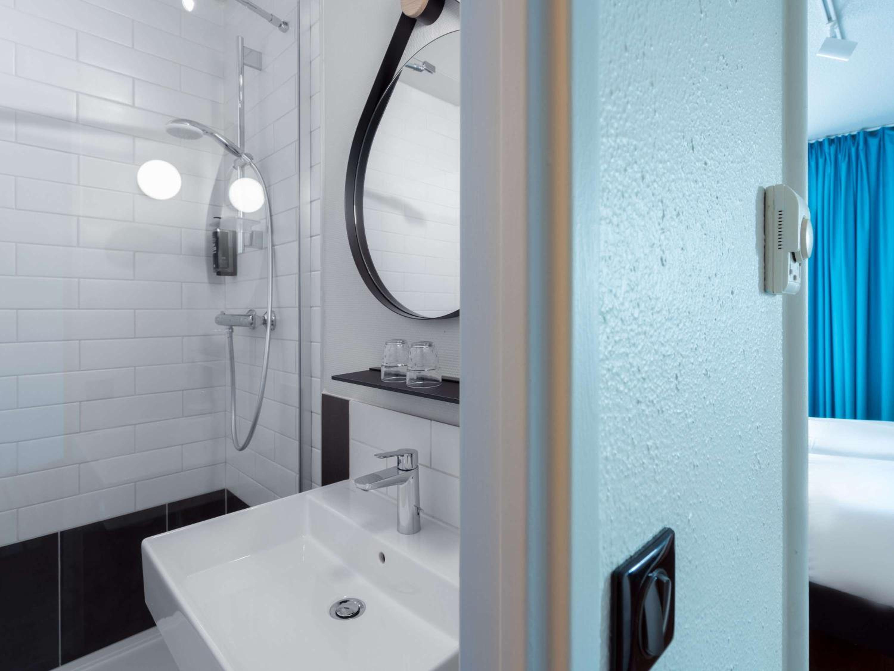 Standard Twin Room - Photo 6