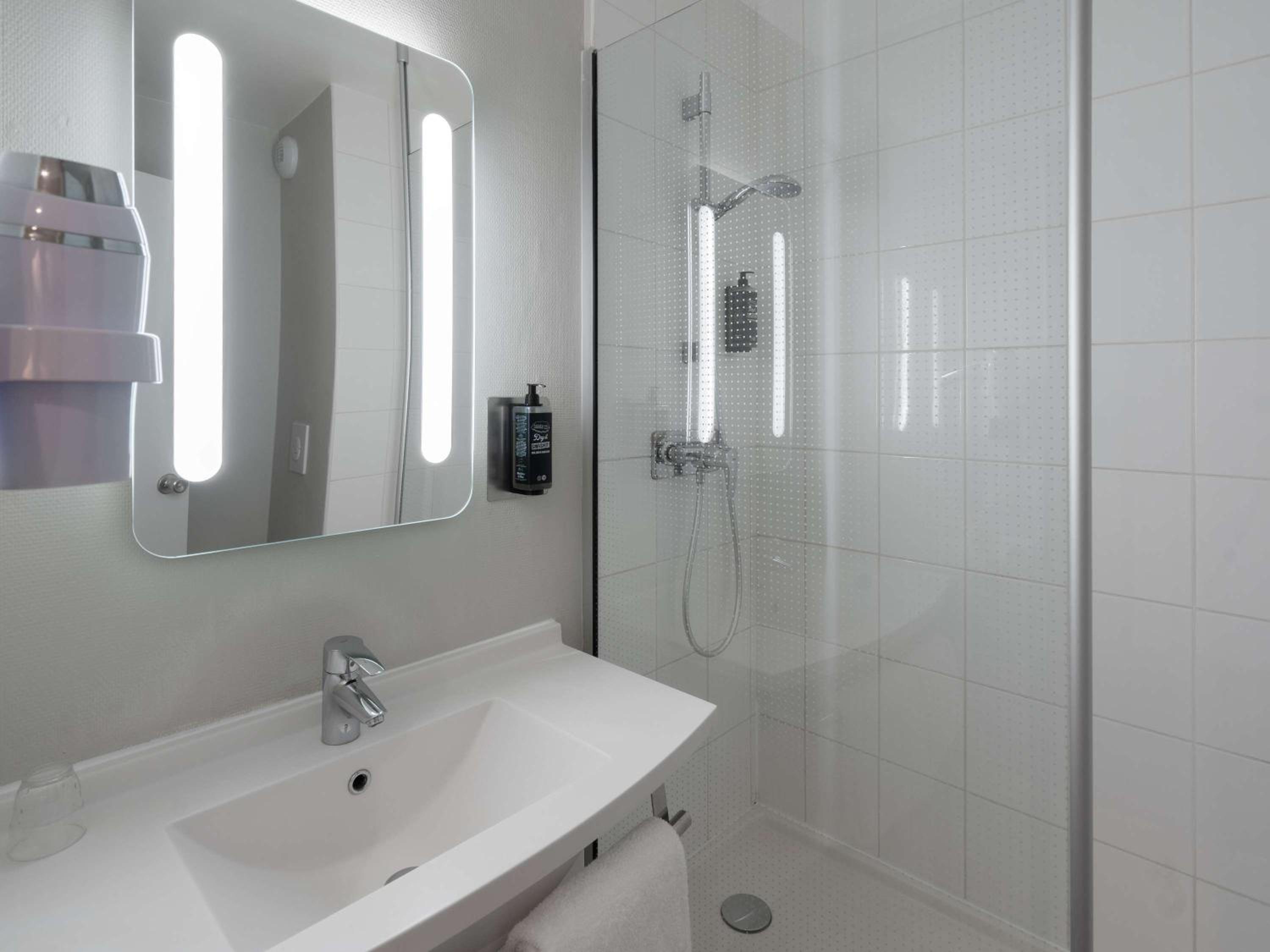 Standard Room - Photo 12