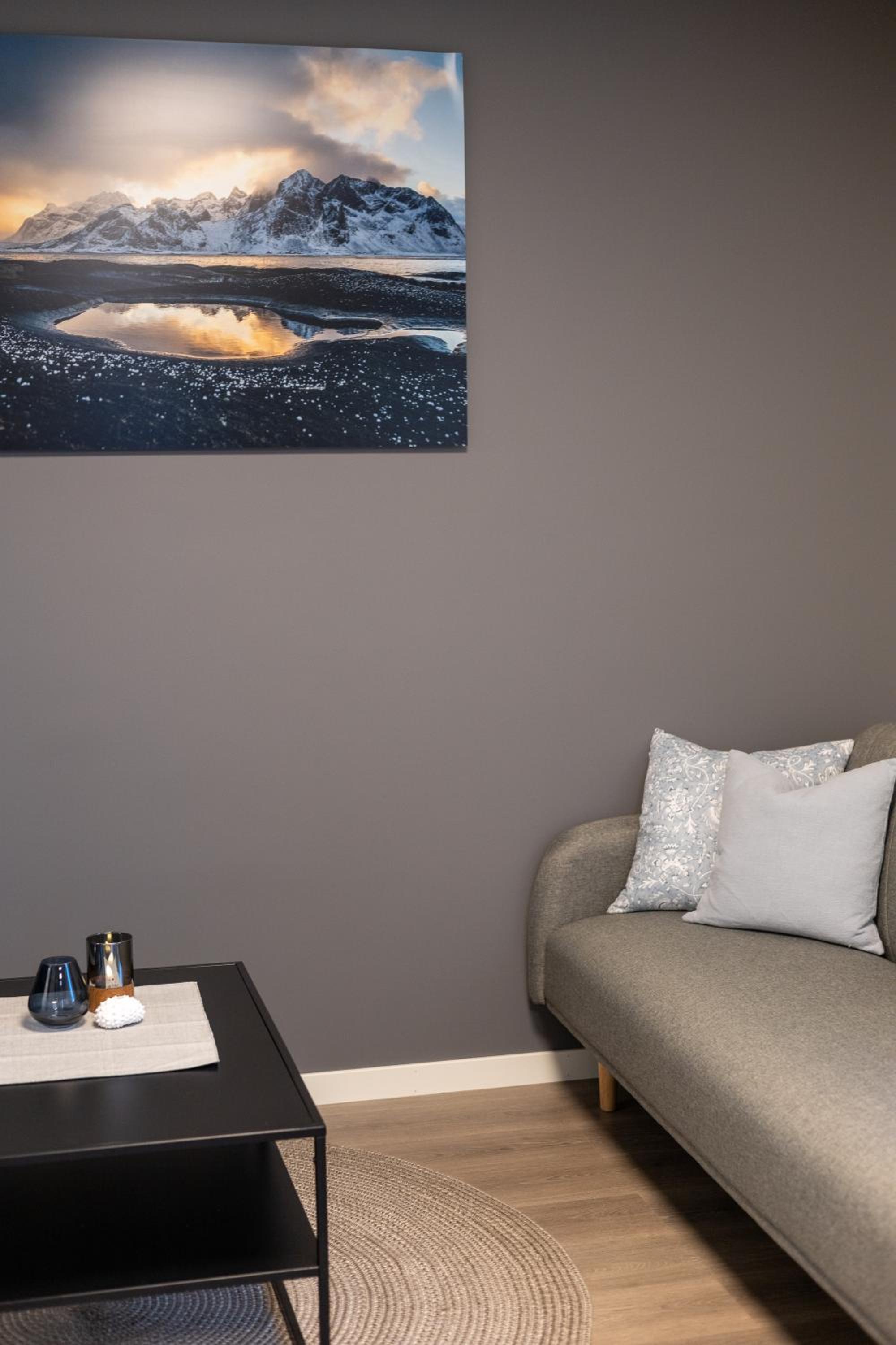 Deluxe One-Bedroom Apartment with Ocean View photo 3